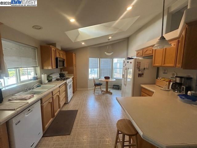 Detail Gallery Image 11 of 39 For 117 Santa Teresa, San Leandro,  CA 94579 - 2 Beds | 2 Baths