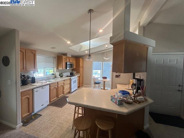 Detail Gallery Image 3 of 39 For 117 Santa Teresa, San Leandro,  CA 94579 - 2 Beds | 2 Baths