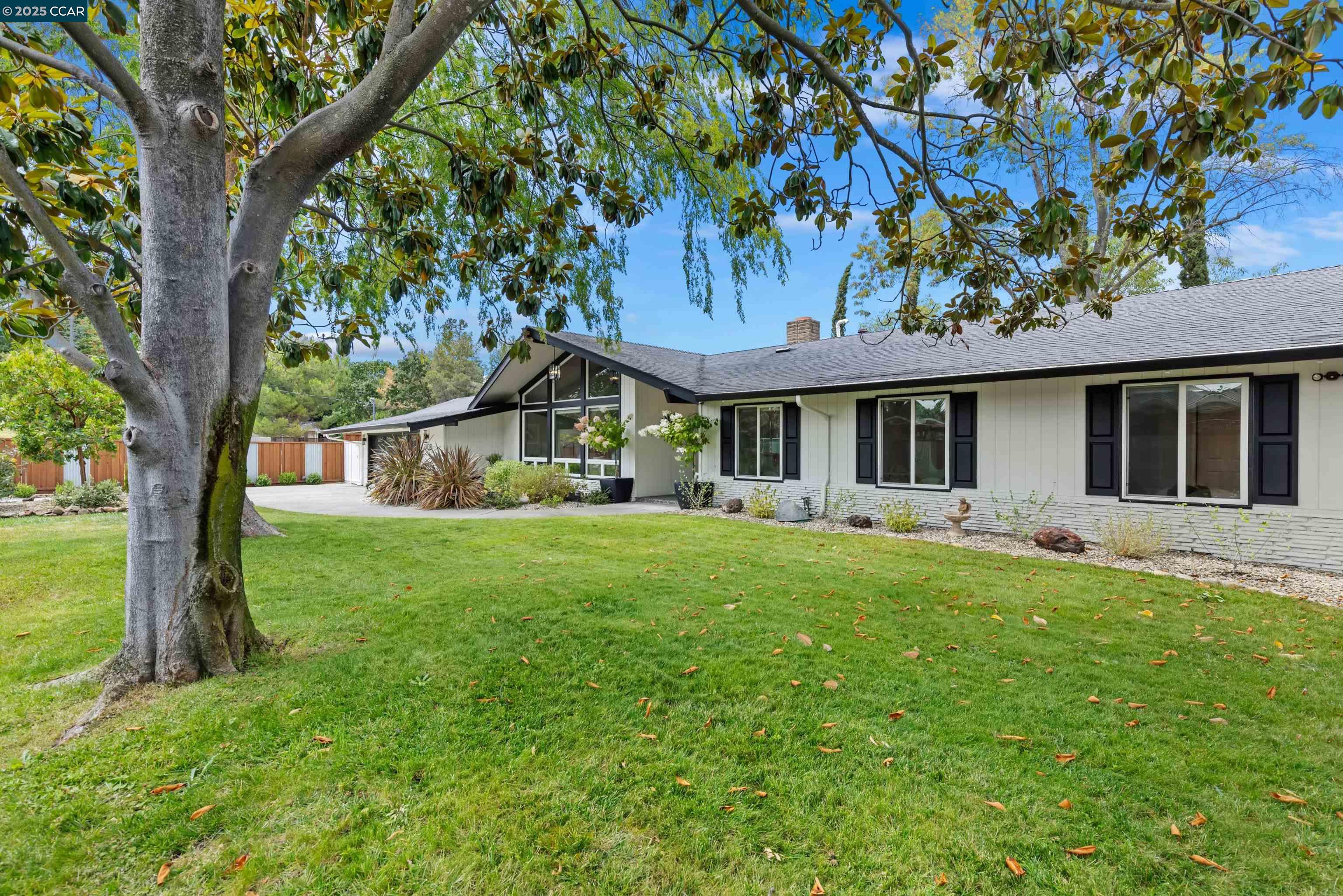Detail Gallery Image 4 of 60 For 1838 Sunnyvale Ave, Walnut Creek,  CA 94597 - 4 Beds | 2 Baths
