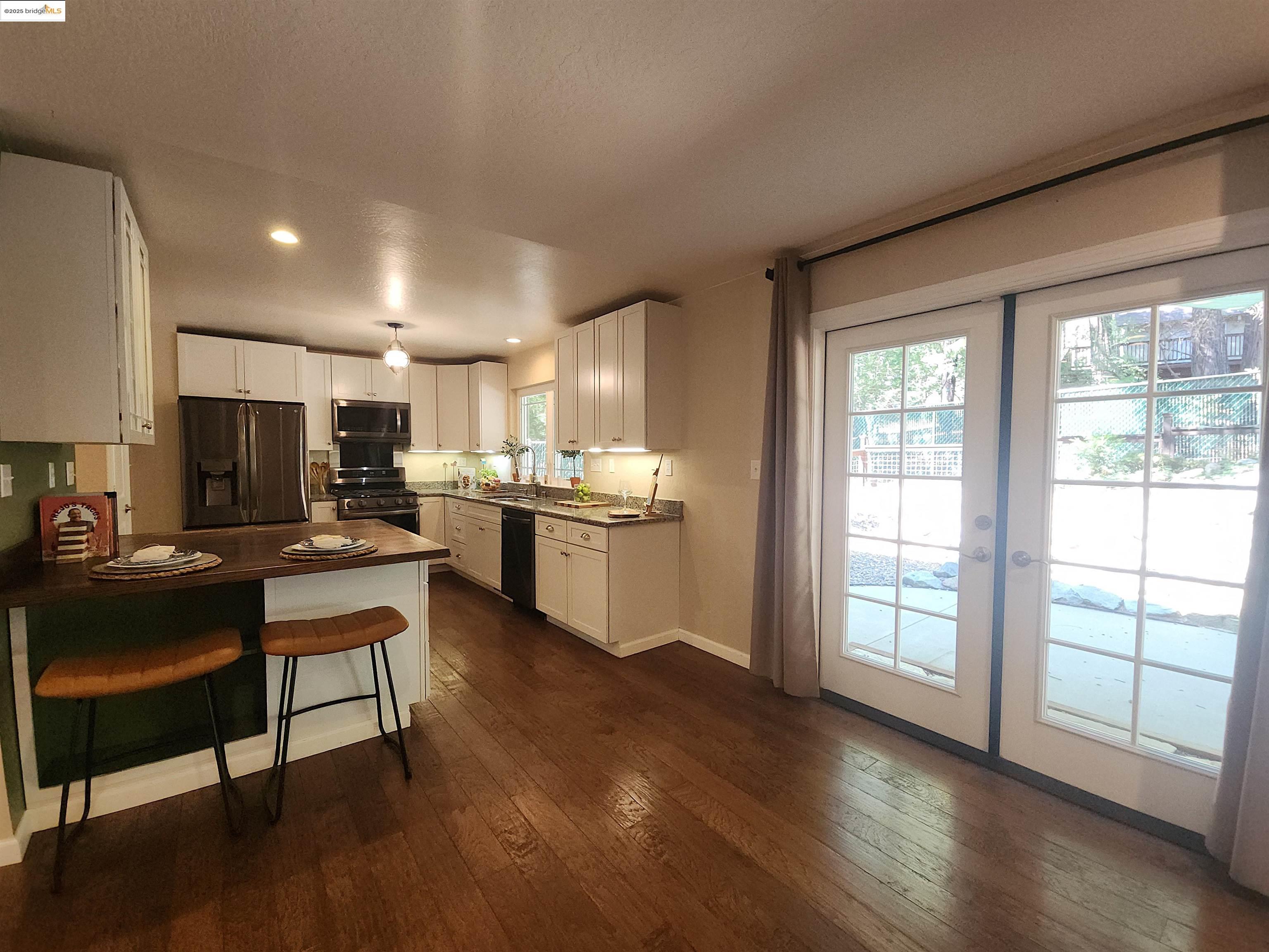 Detail Gallery Image 11 of 44 For 2136 Silver Drive, Arnold,  CA 95223-9575 - 3 Beds | 2/1 Baths