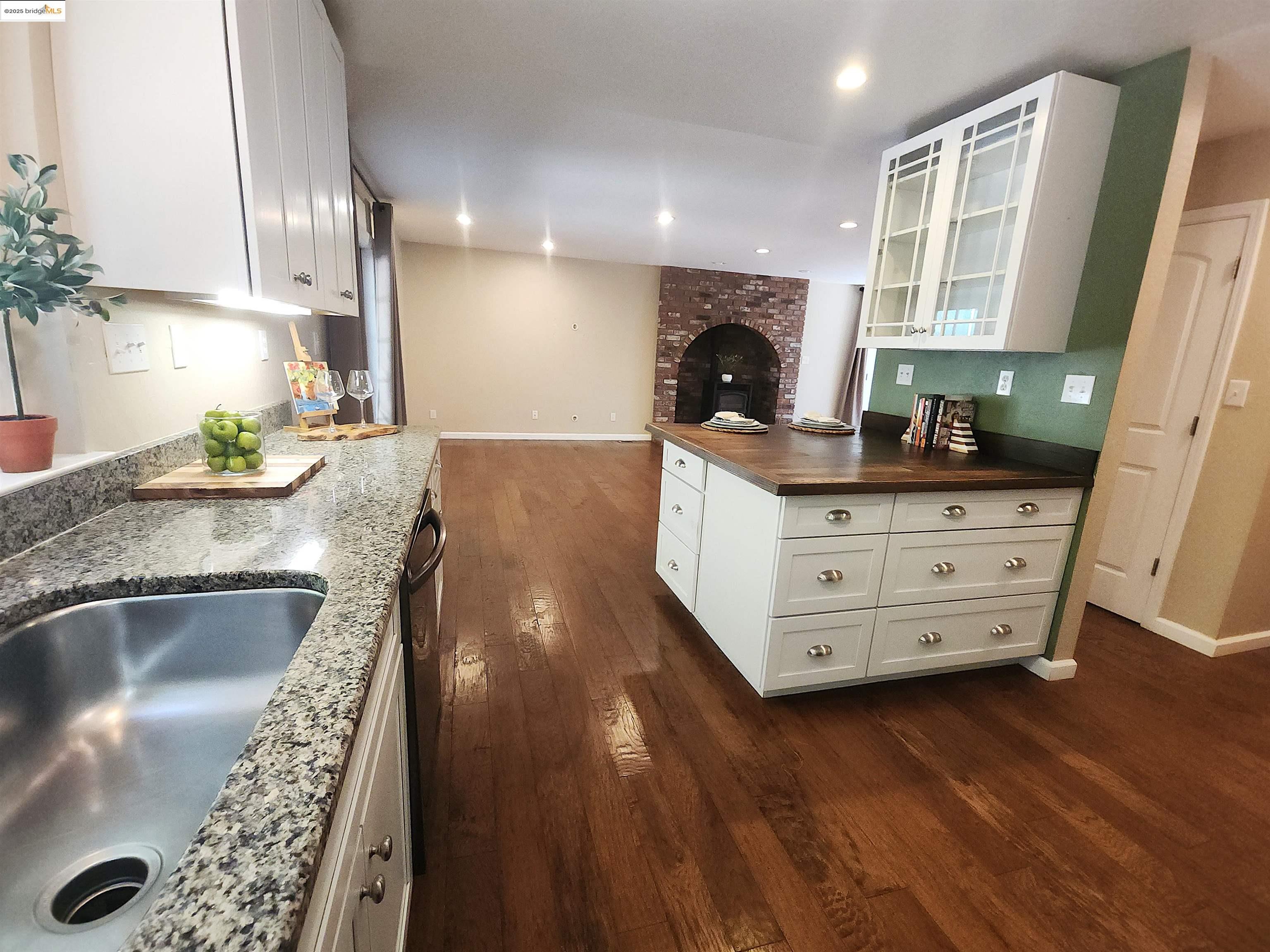 Detail Gallery Image 14 of 44 For 2136 Silver Drive, Arnold,  CA 95223-9575 - 3 Beds | 2/1 Baths