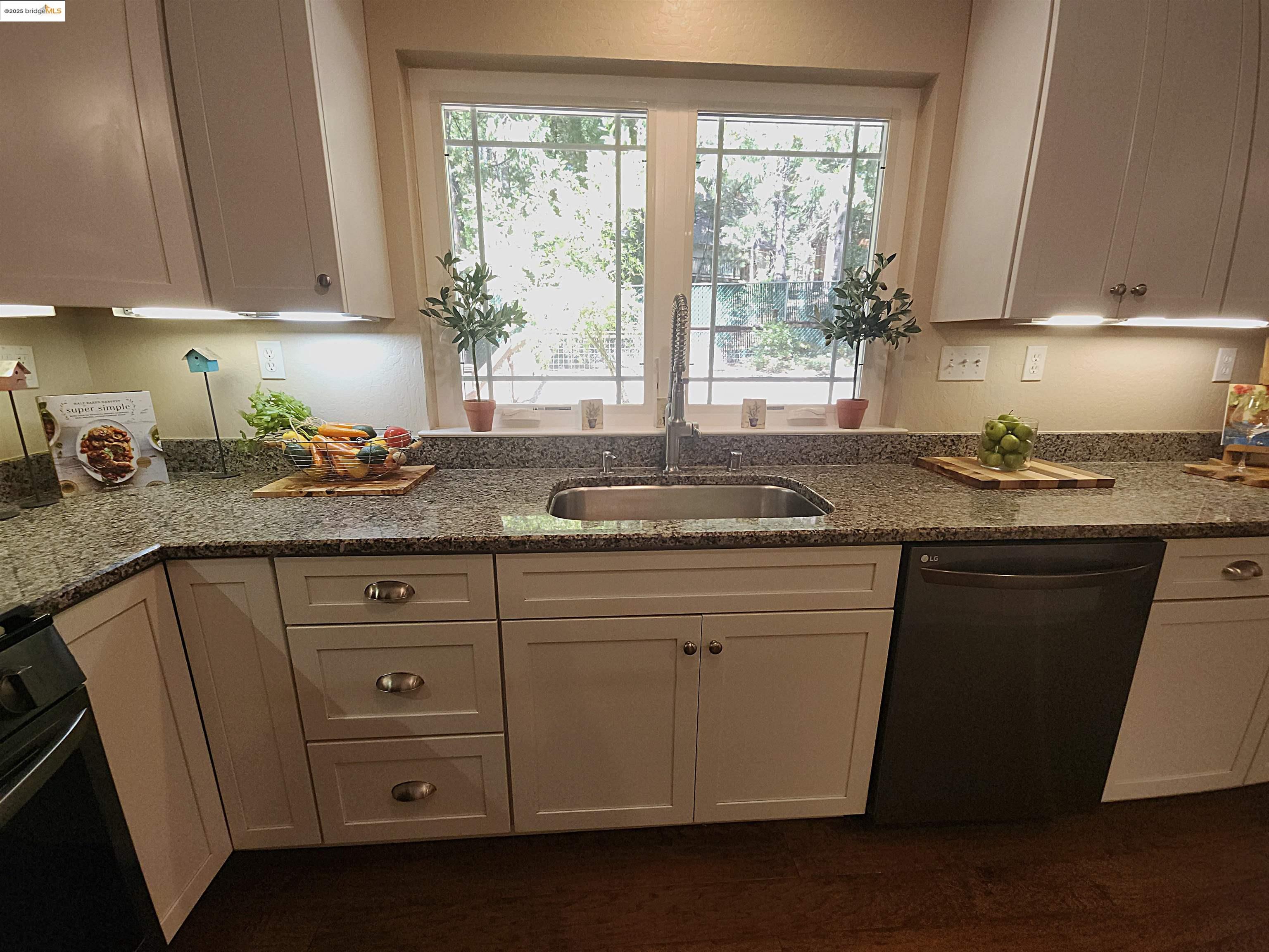 Detail Gallery Image 18 of 44 For 2136 Silver Drive, Arnold,  CA 95223-9575 - 3 Beds | 2/1 Baths