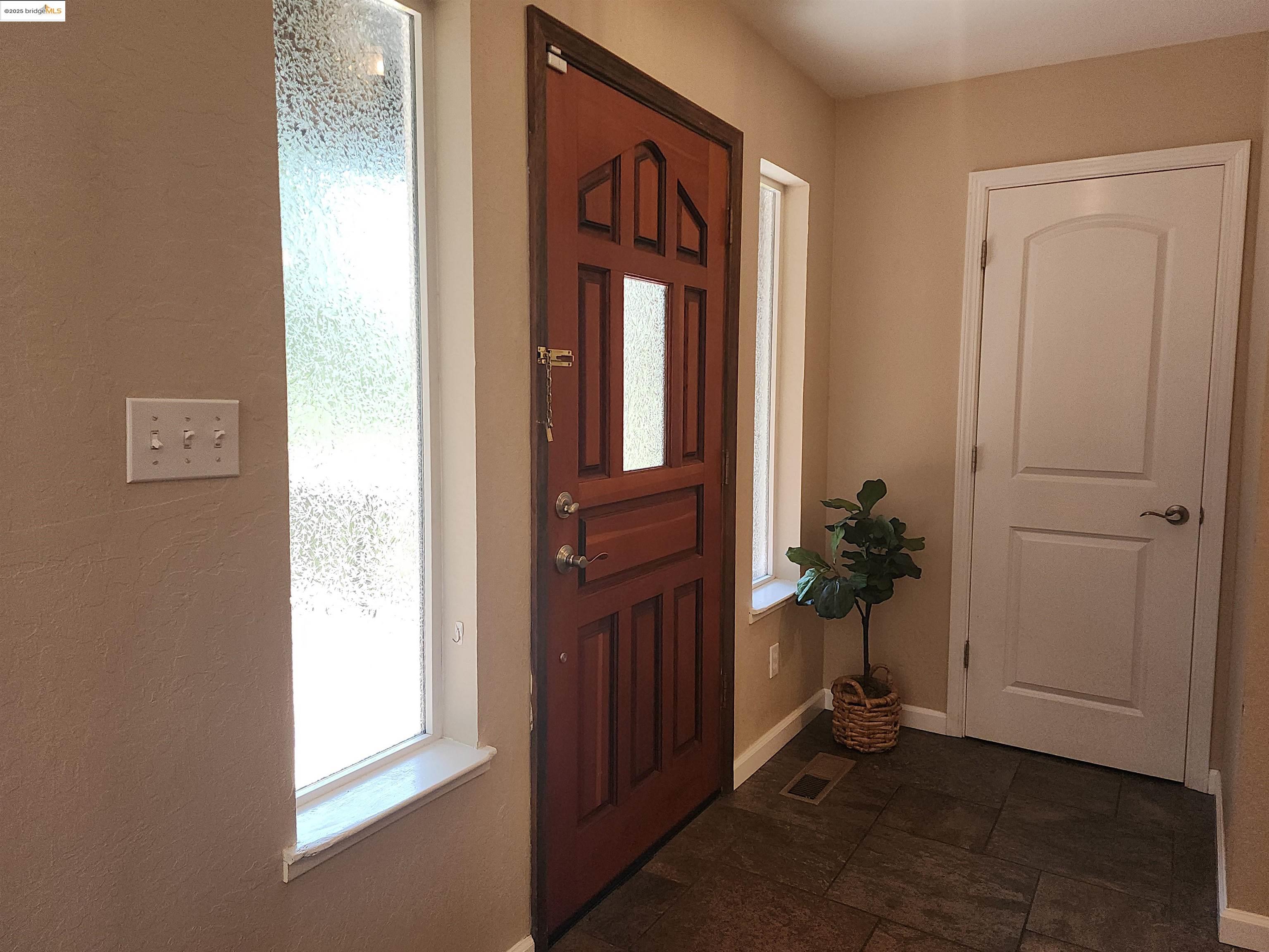 Detail Gallery Image 4 of 44 For 2136 Silver Drive, Arnold,  CA 95223-9575 - 3 Beds | 2/1 Baths