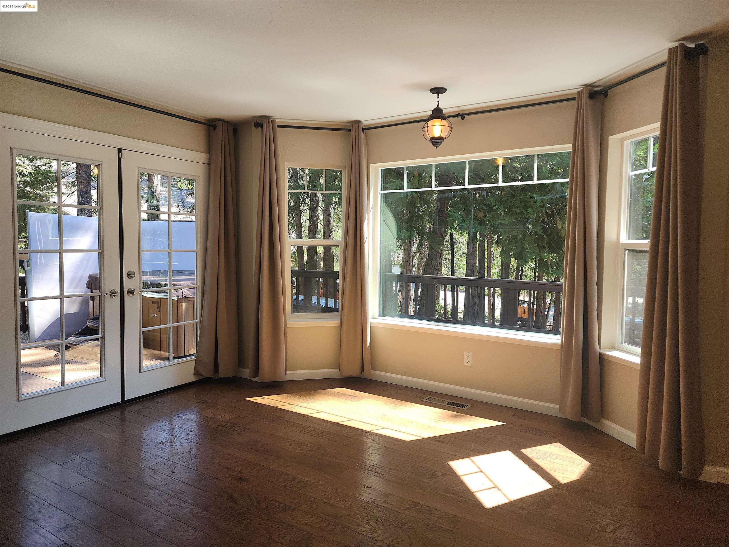 Detail Gallery Image 5 of 44 For 2136 Silver Drive, Arnold,  CA 95223-9575 - 3 Beds | 2/1 Baths