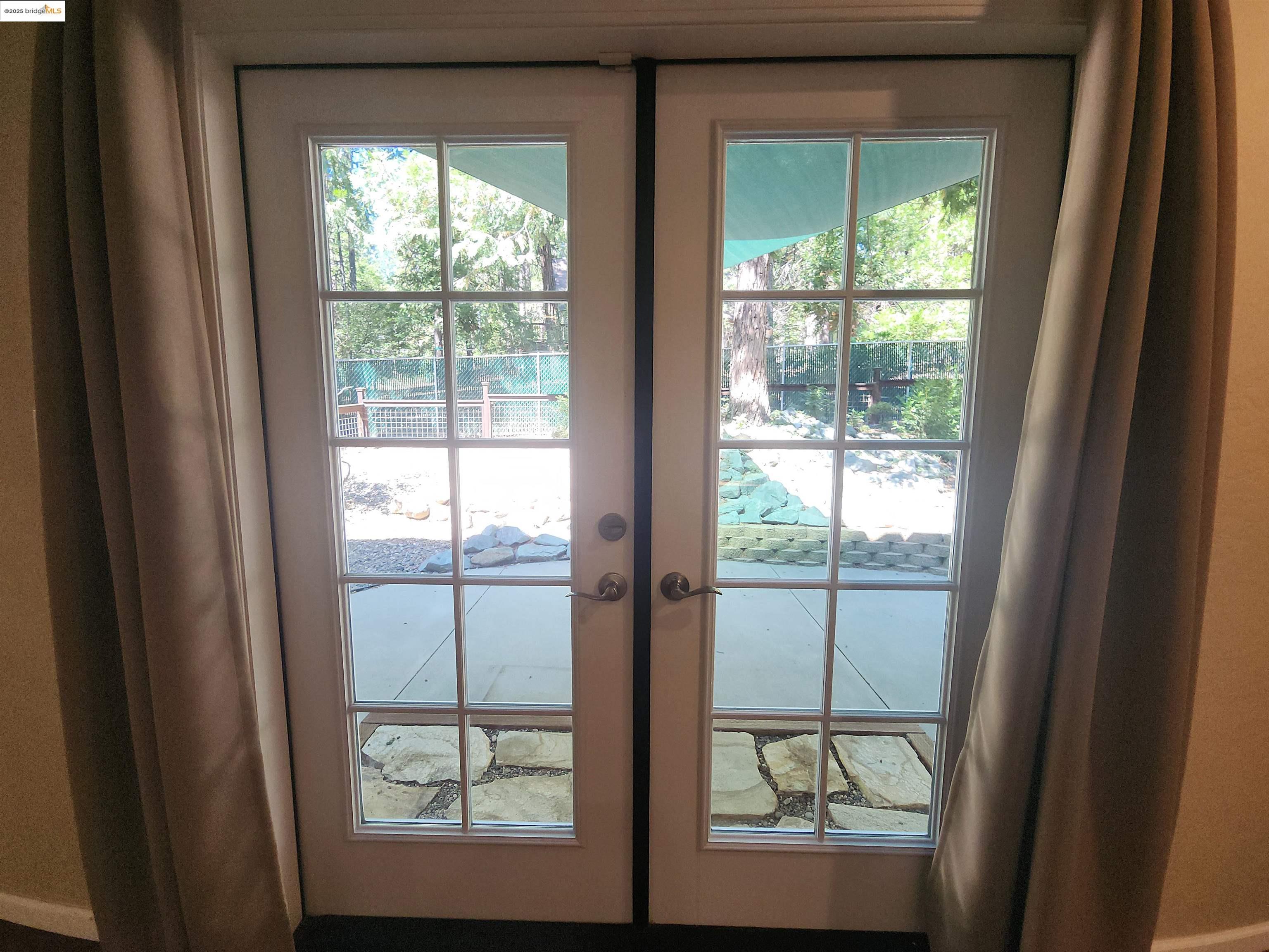 Detail Gallery Image 9 of 44 For 2136 Silver Drive, Arnold,  CA 95223-9575 - 3 Beds | 2/1 Baths