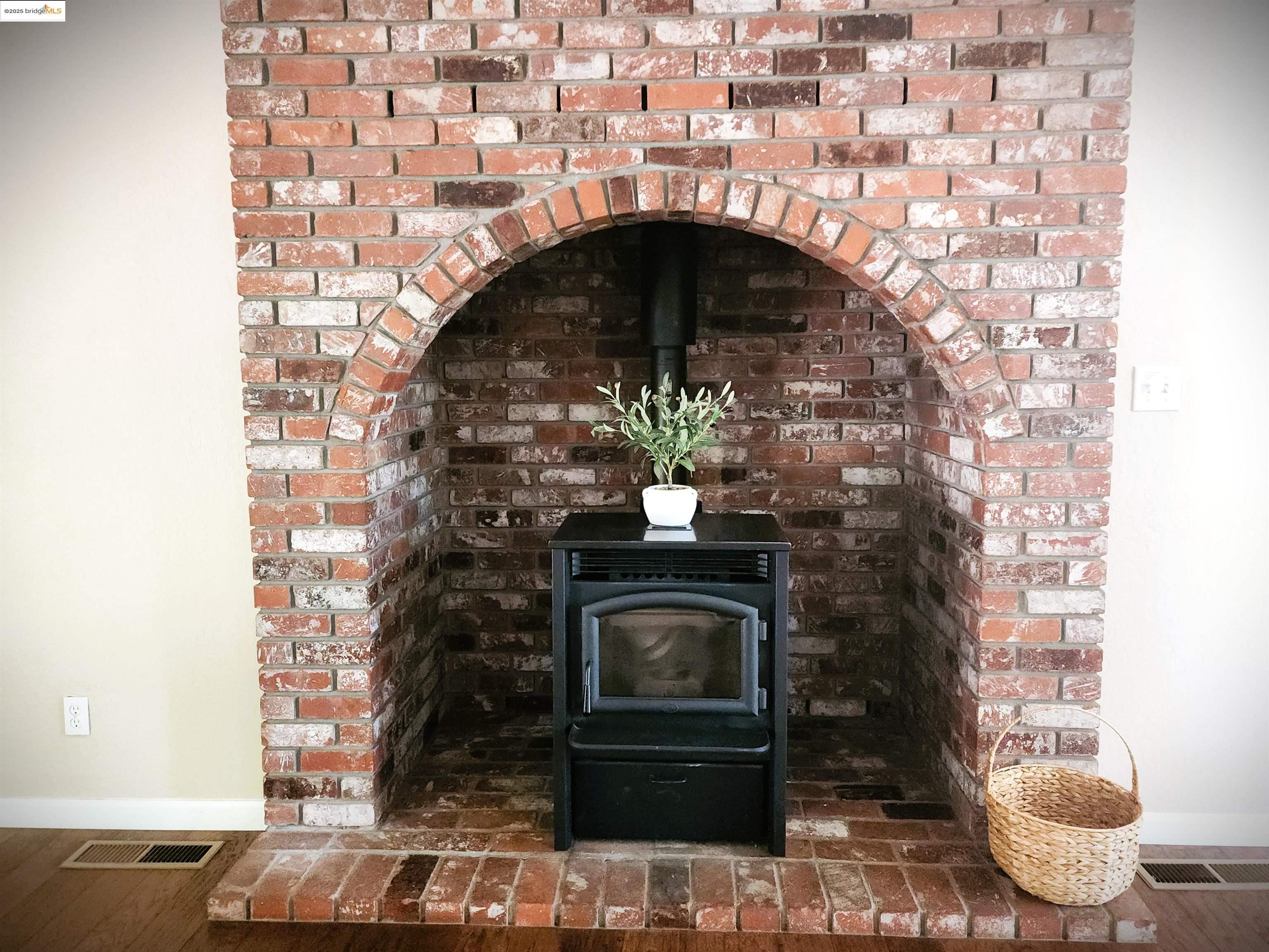 Detail Gallery Image 10 of 44 For 2136 Silver Drive, Arnold,  CA 95223-9575 - 3 Beds | 2/1 Baths