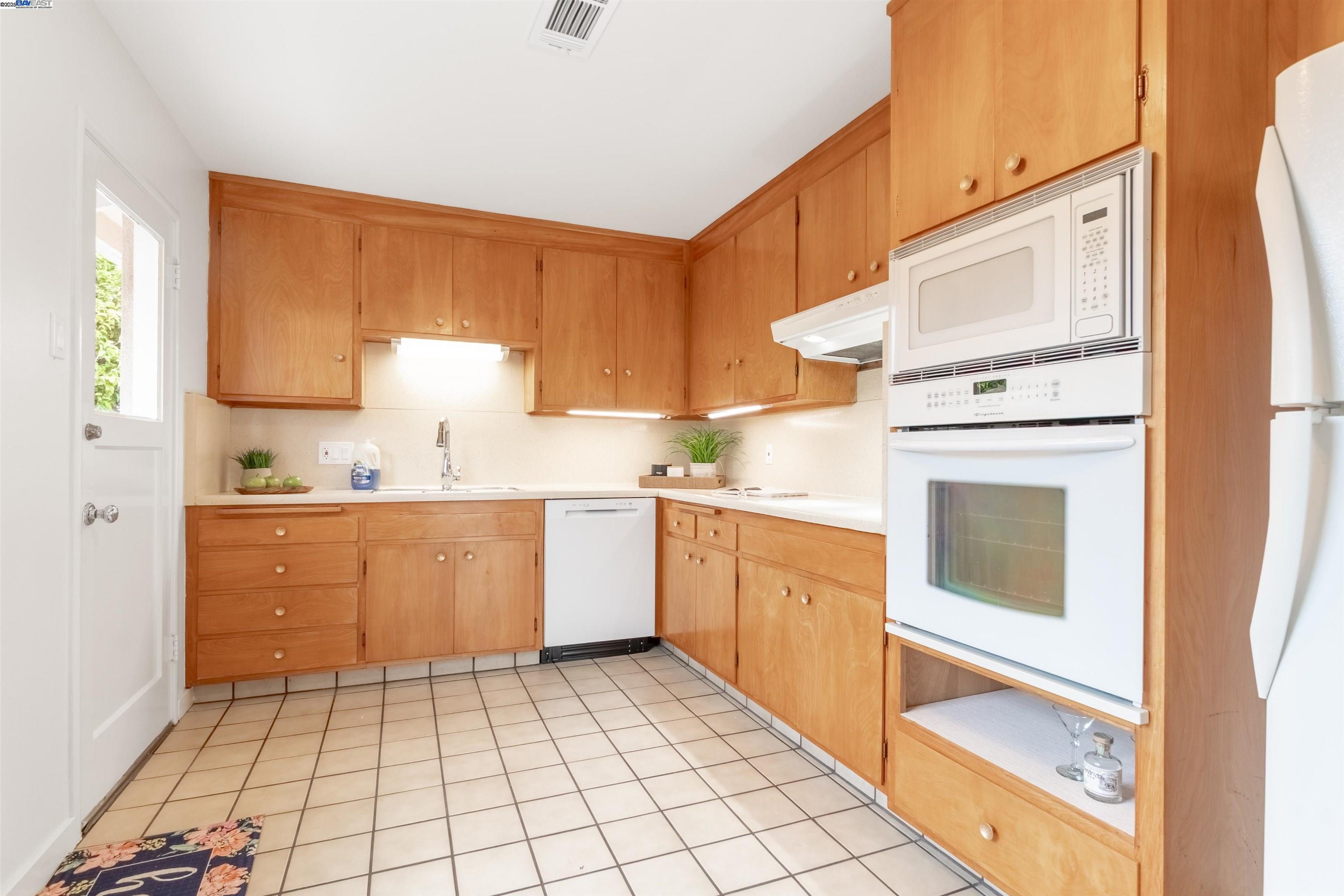 Detail Gallery Image 19 of 35 For 1875 Willow Ave, San Leandro,  CA 94579 - 3 Beds | 2 Baths