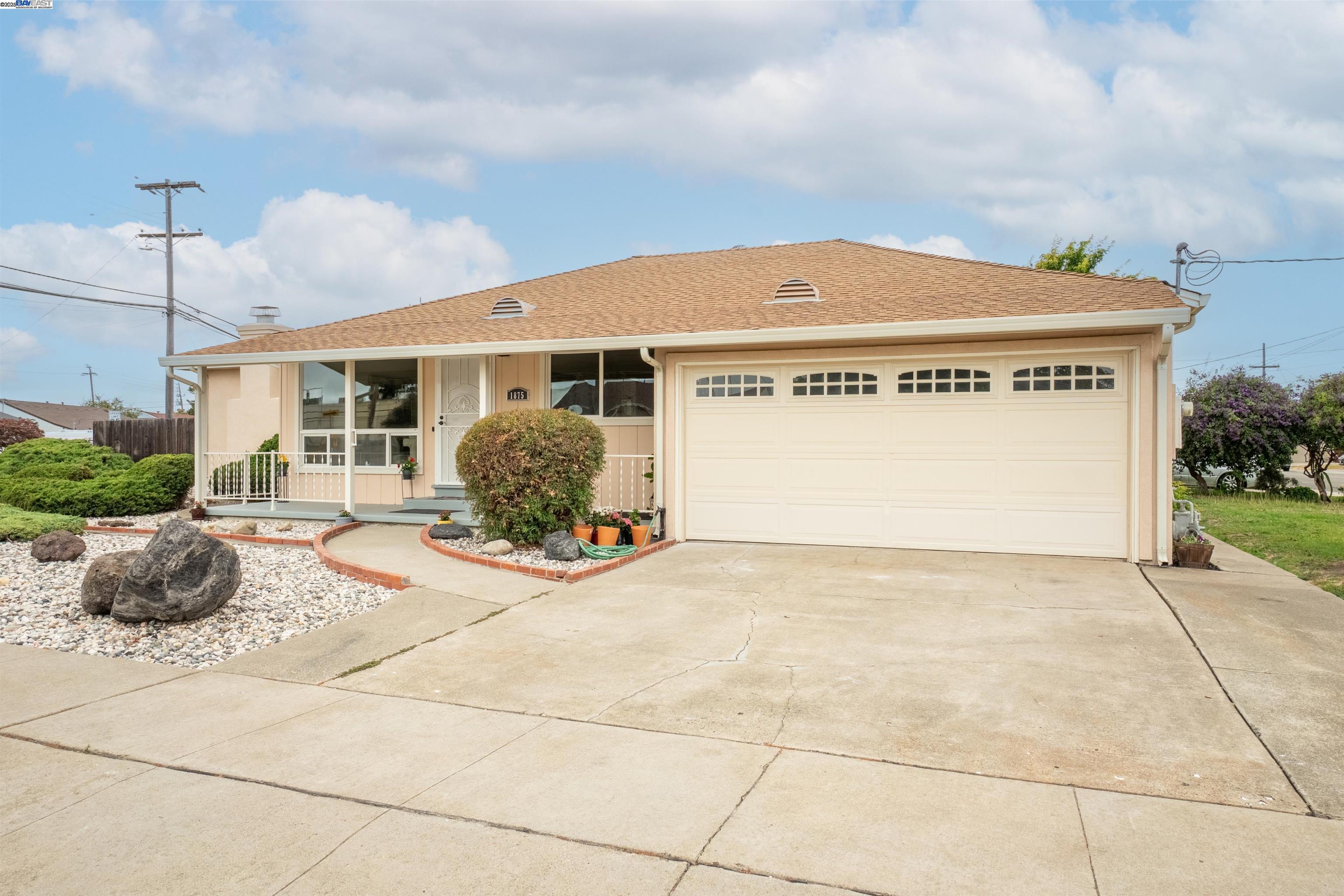 Detail Gallery Image 4 of 35 For 1875 Willow Ave, San Leandro,  CA 94579 - 3 Beds | 2 Baths
