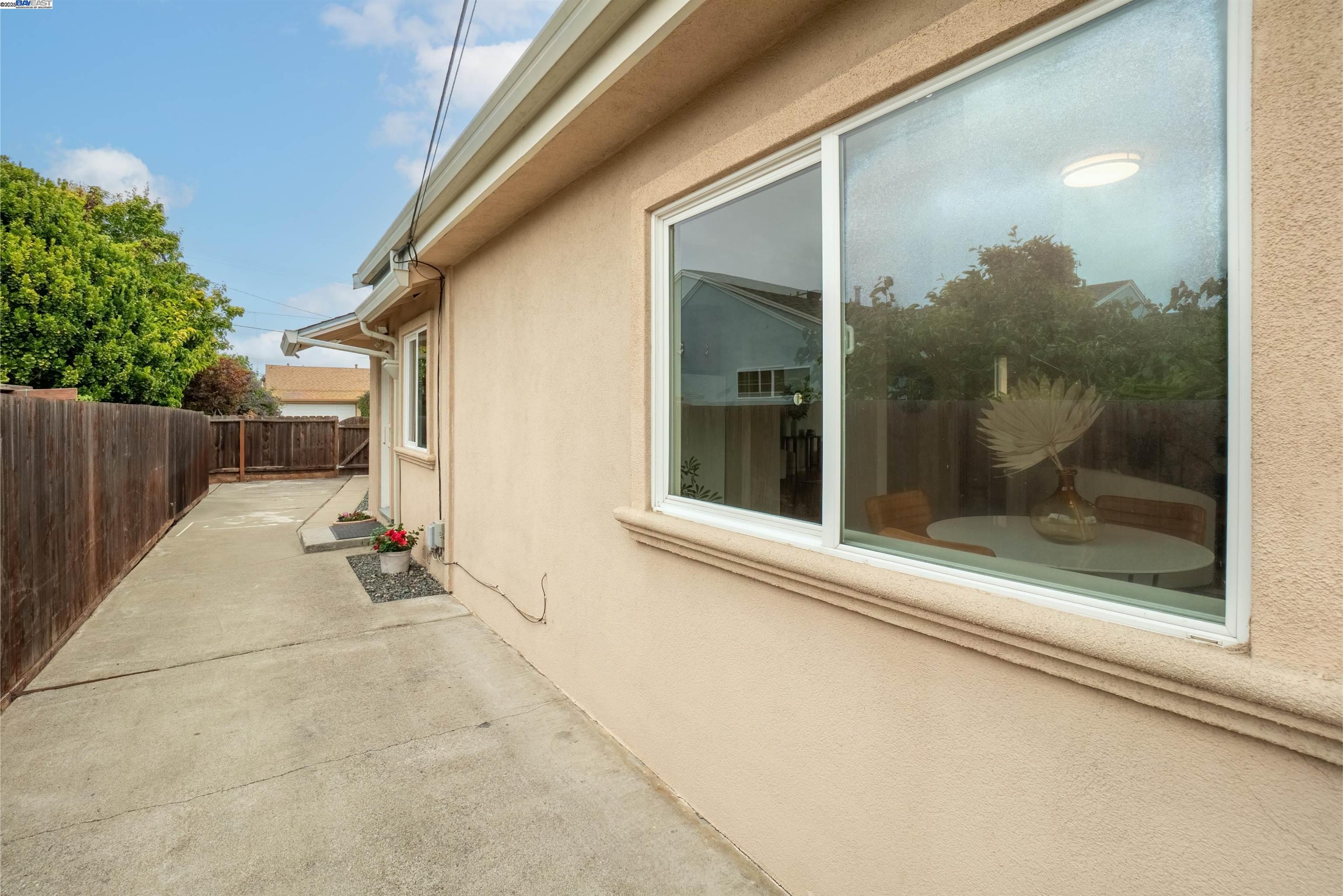 Detail Gallery Image 33 of 35 For 1875 Willow Ave, San Leandro,  CA 94579 - 3 Beds | 2 Baths