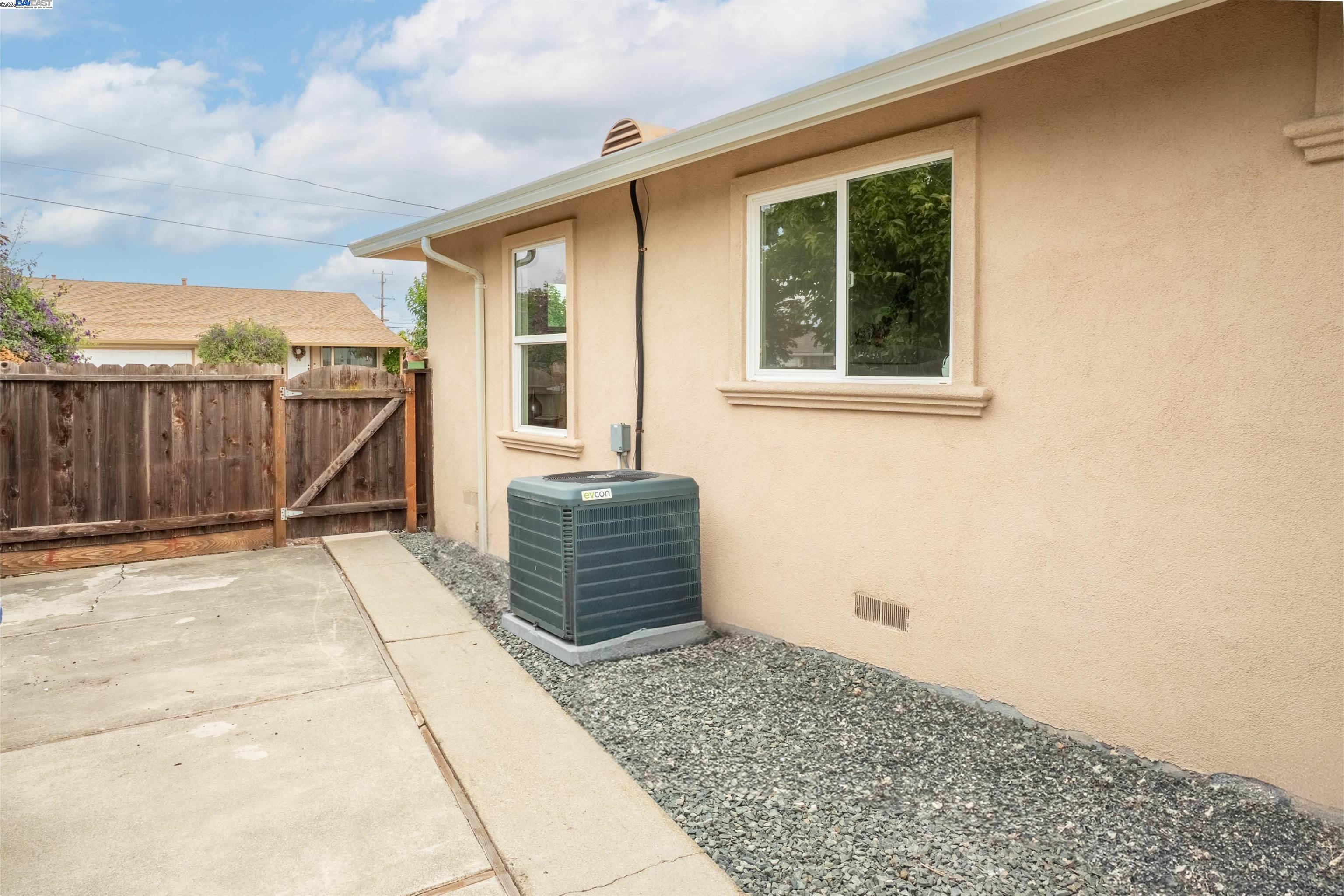 Detail Gallery Image 34 of 35 For 1875 Willow Ave, San Leandro,  CA 94579 - 3 Beds | 2 Baths