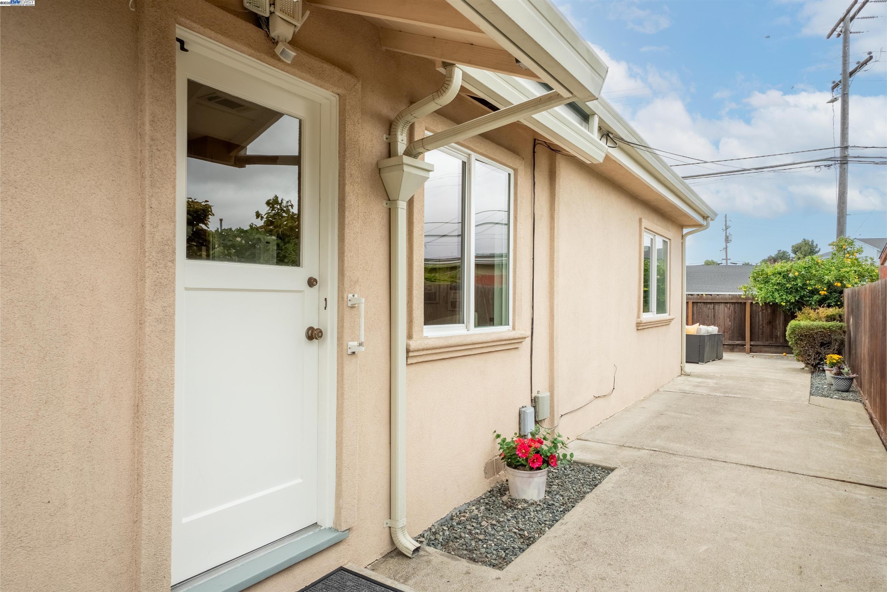 Detail Gallery Image 35 of 35 For 1875 Willow Ave, San Leandro,  CA 94579 - 3 Beds | 2 Baths