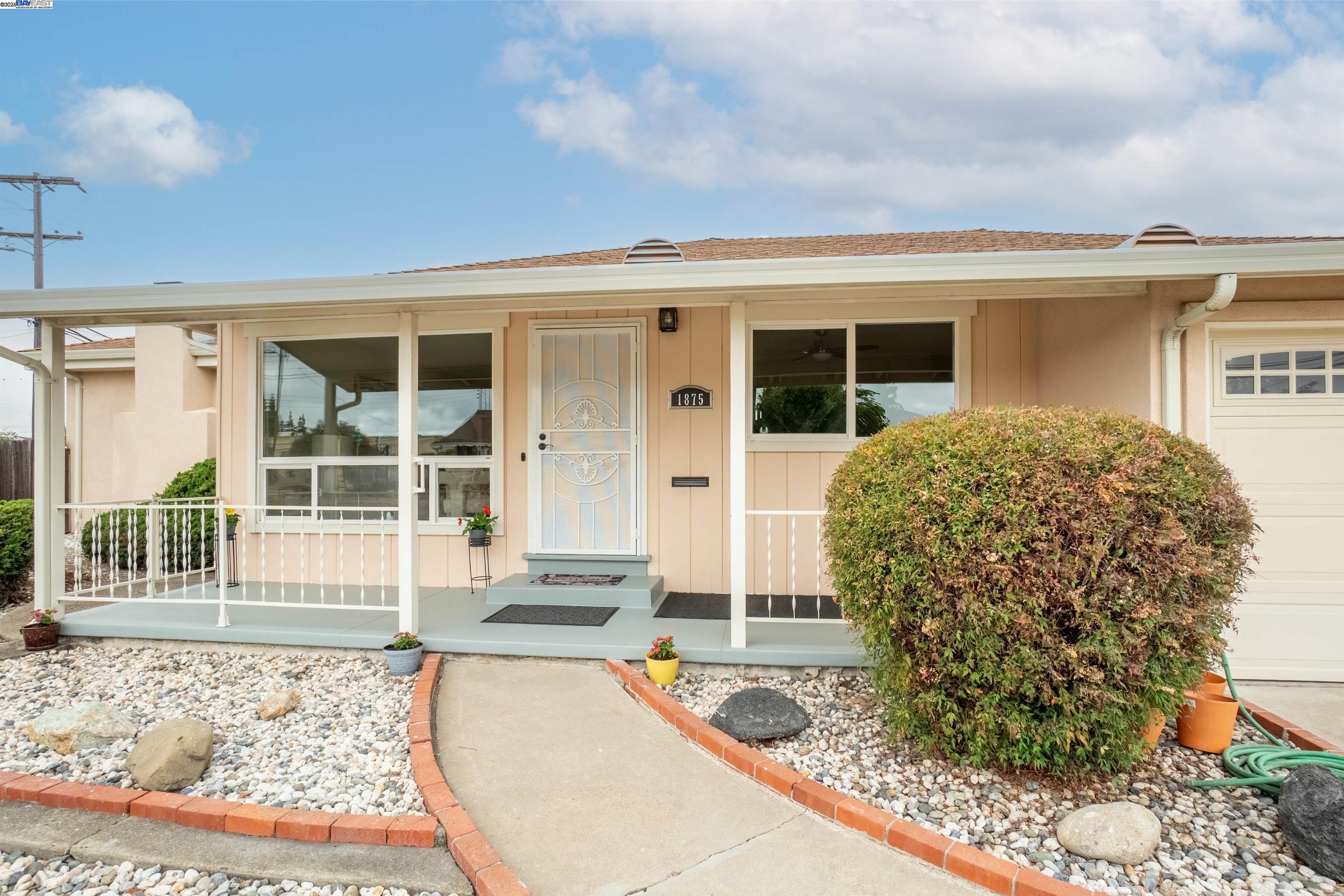 Detail Gallery Image 5 of 35 For 1875 Willow Ave, San Leandro,  CA 94579 - 3 Beds | 2 Baths