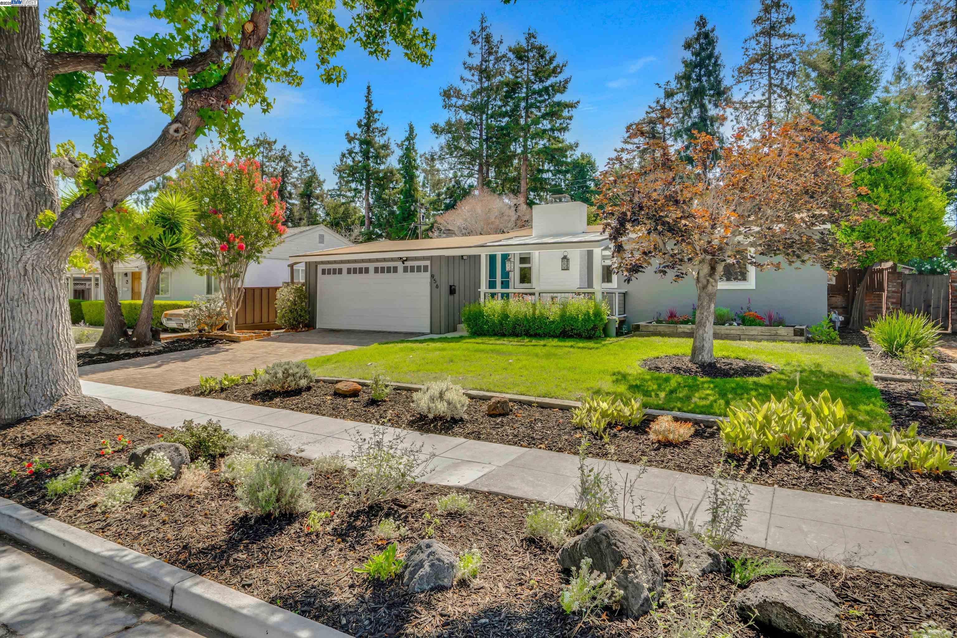 Detail Gallery Image 2 of 31 For 956 Tamarack Ave, San Jose,  CA 95128 - 2 Beds | 1 Baths