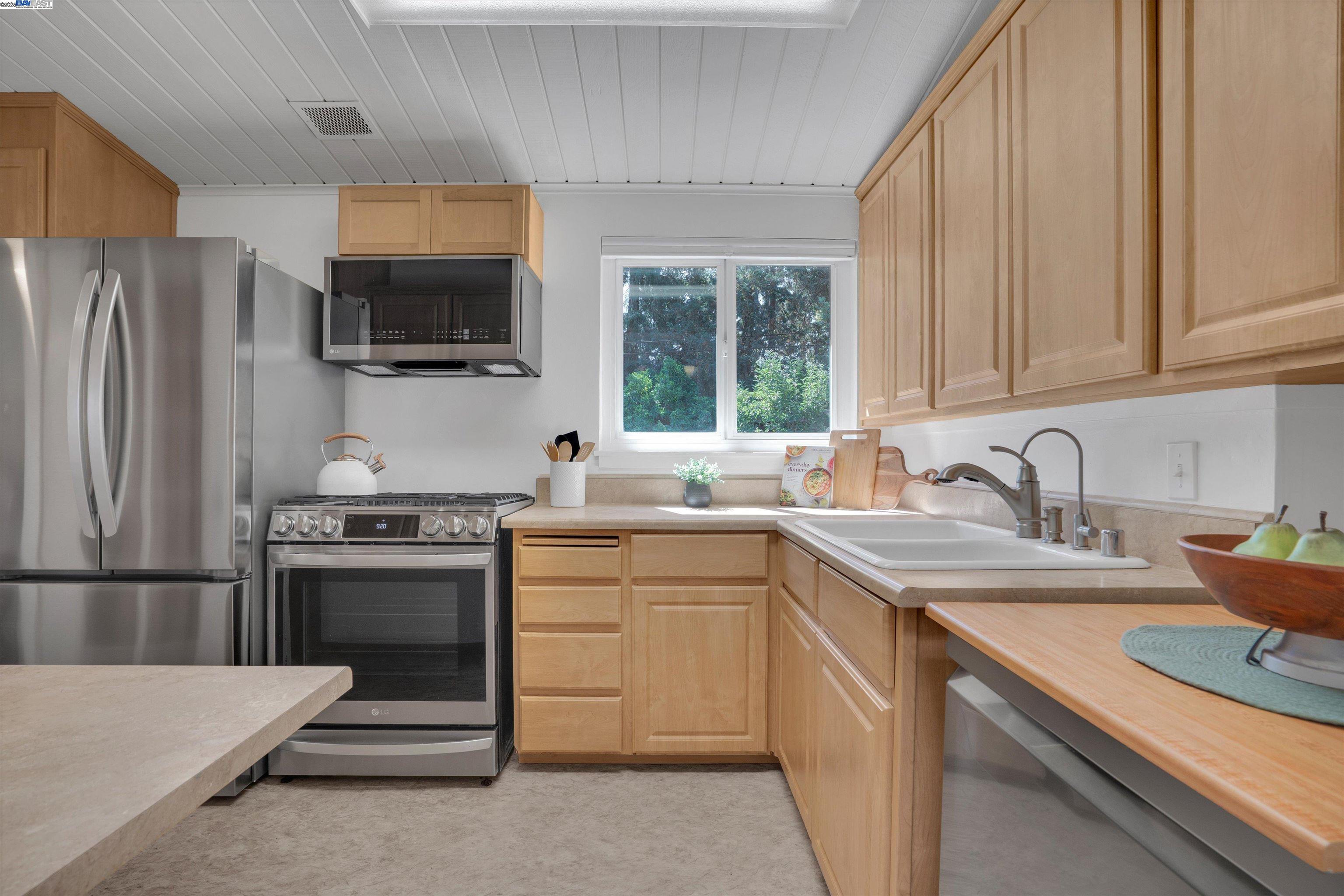 Detail Gallery Image 12 of 31 For 956 Tamarack Ave, San Jose,  CA 95128 - 2 Beds | 1 Baths