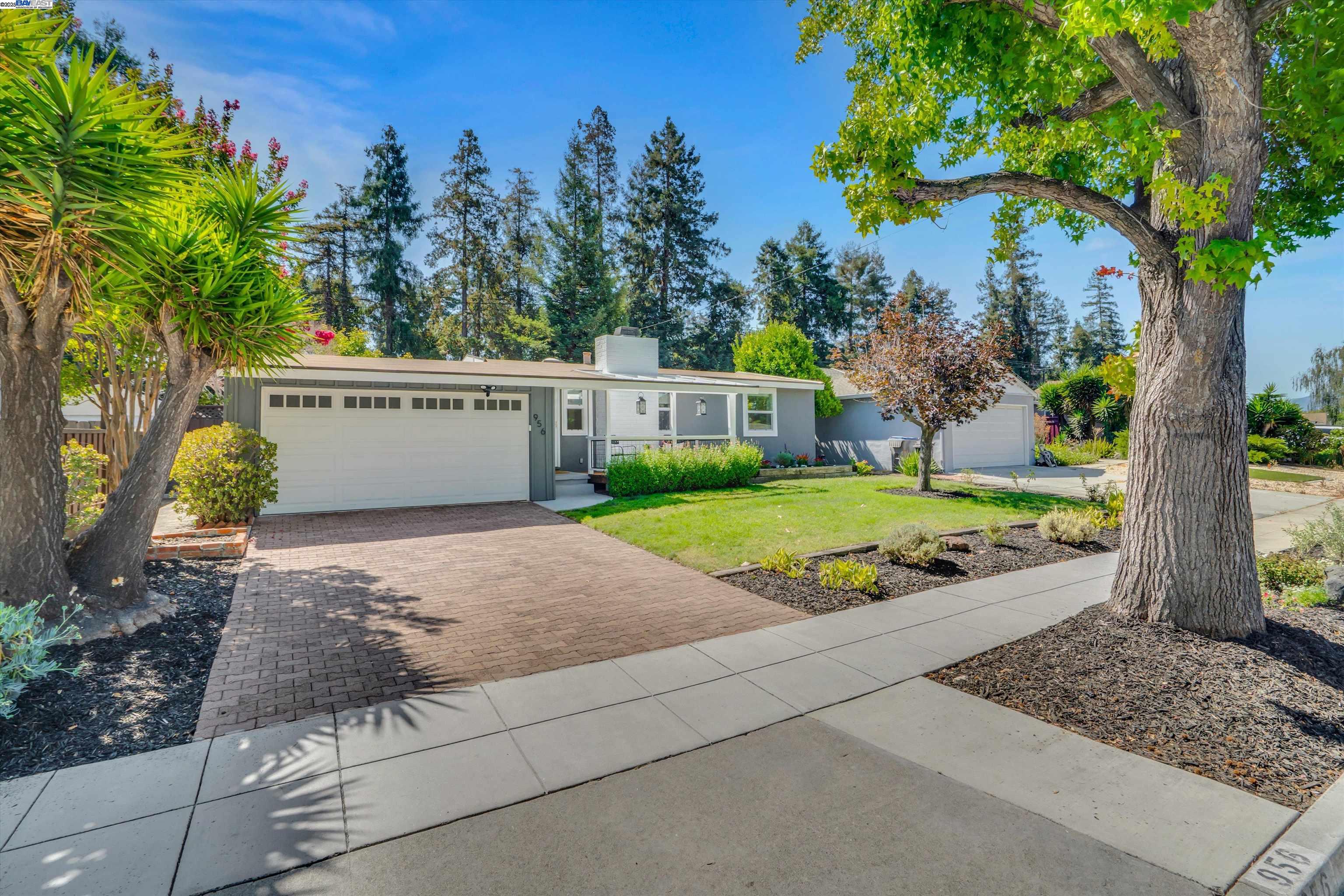 Detail Gallery Image 3 of 31 For 956 Tamarack Ave, San Jose,  CA 95128 - 2 Beds | 1 Baths