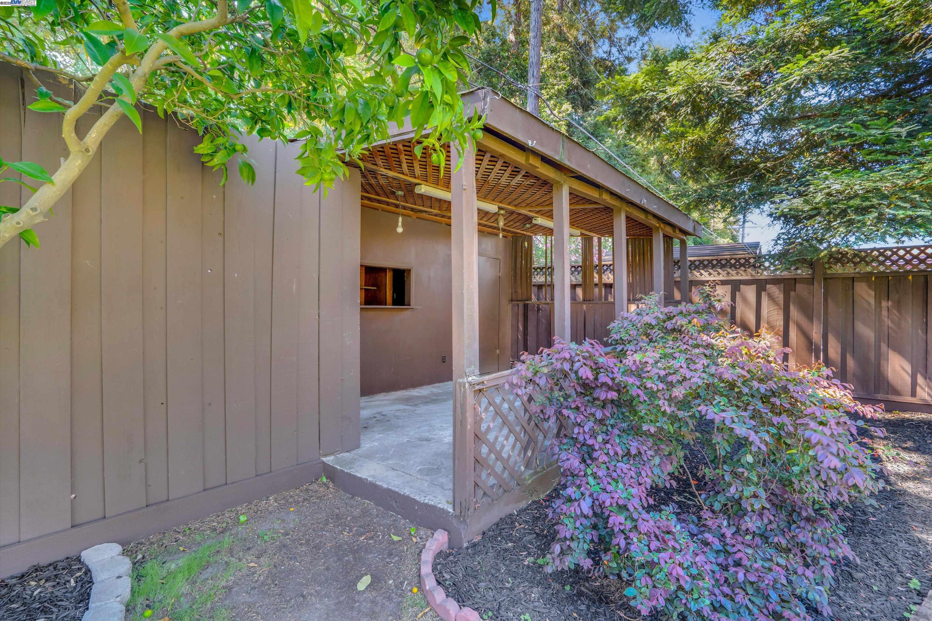 Detail Gallery Image 28 of 31 For 956 Tamarack Ave, San Jose,  CA 95128 - 2 Beds | 1 Baths