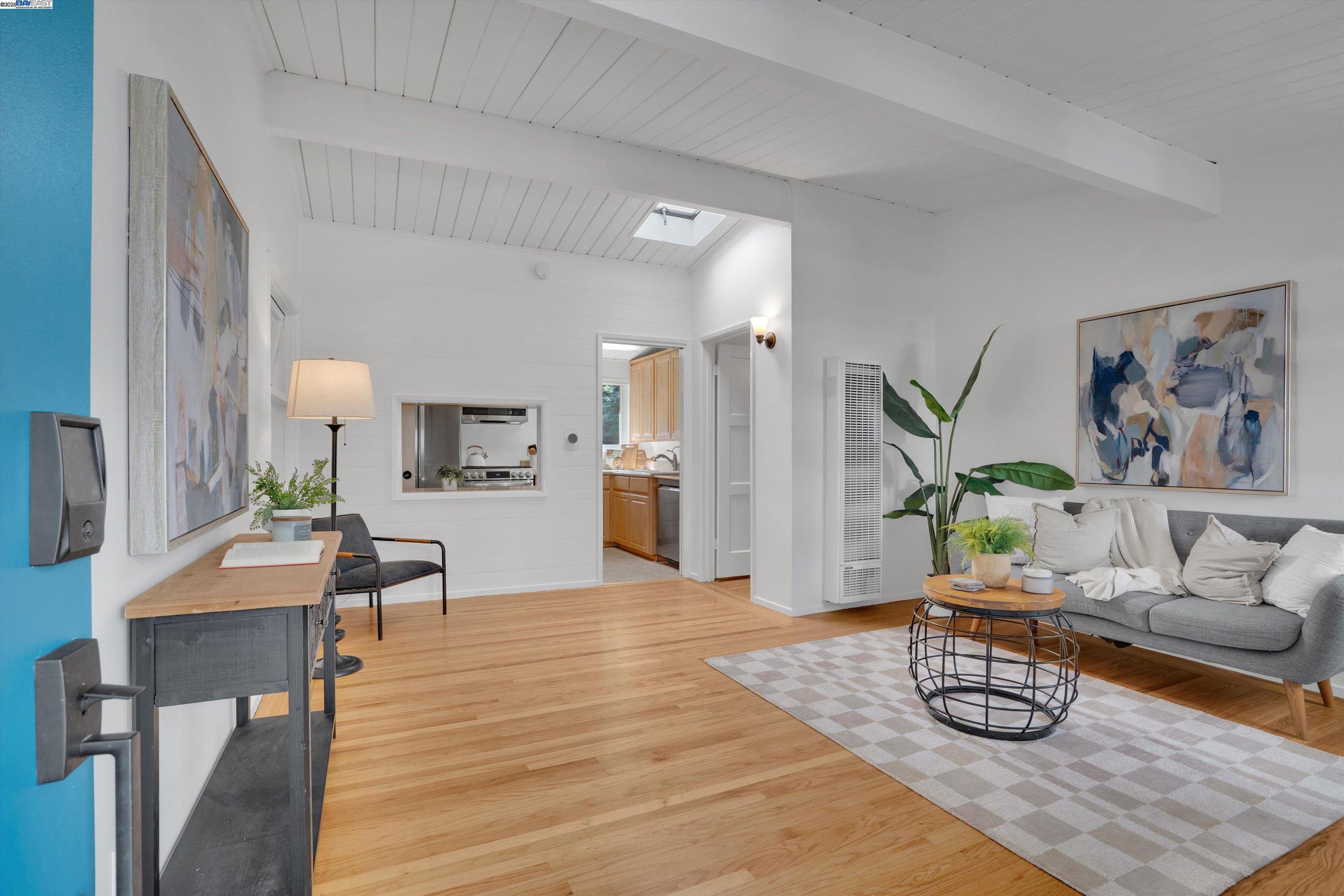 Detail Gallery Image 8 of 31 For 956 Tamarack Ave, San Jose,  CA 95128 - 2 Beds | 1 Baths