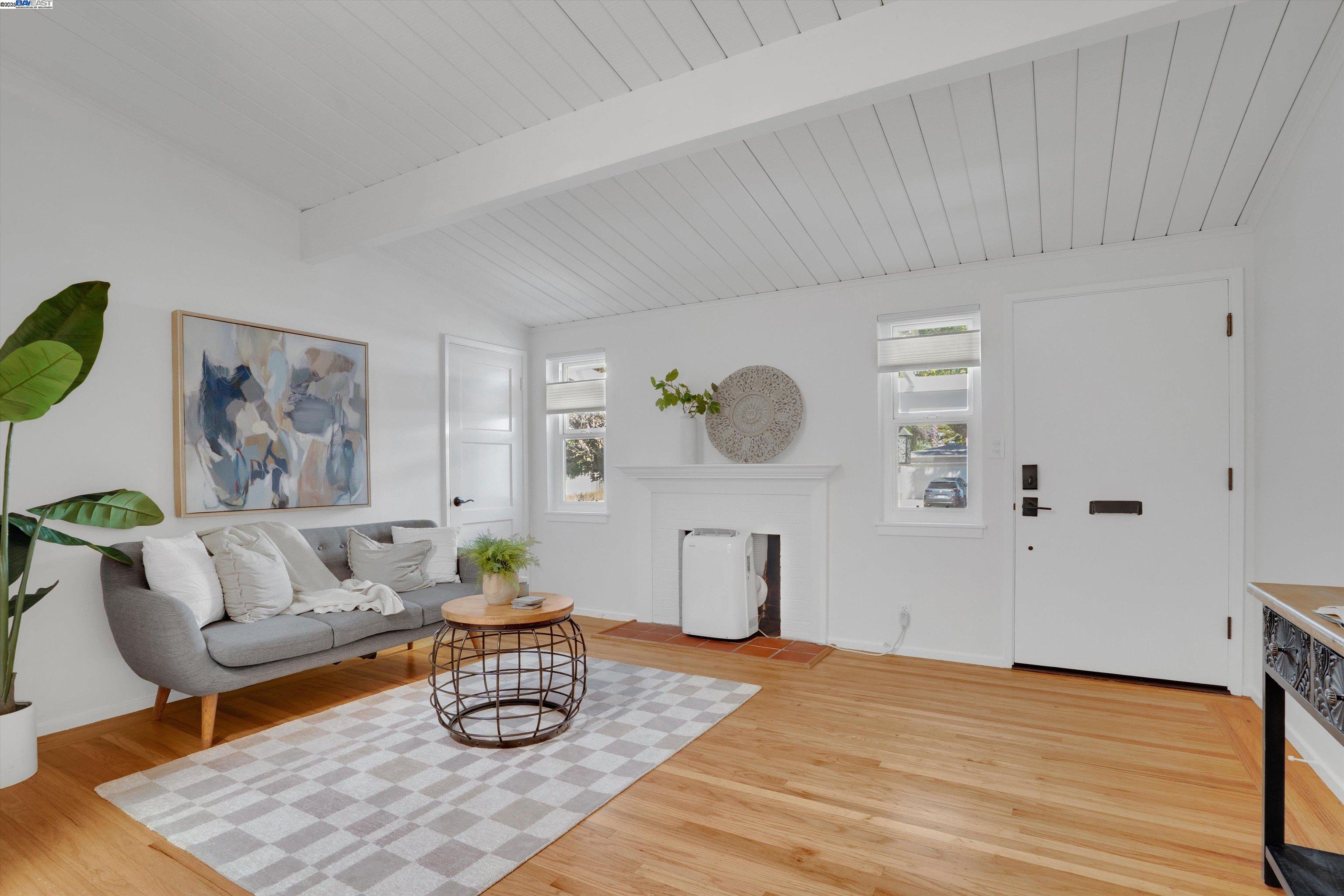 Detail Gallery Image 9 of 31 For 956 Tamarack Ave, San Jose,  CA 95128 - 2 Beds | 1 Baths