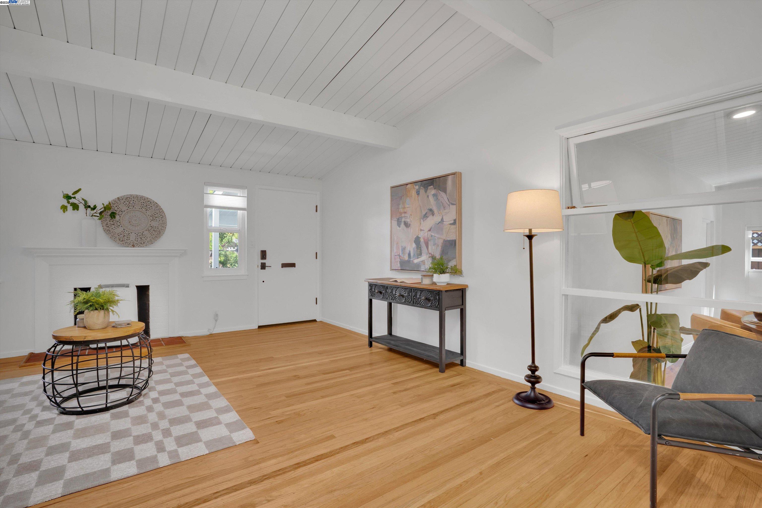 Detail Gallery Image 10 of 31 For 956 Tamarack Ave, San Jose,  CA 95128 - 2 Beds | 1 Baths