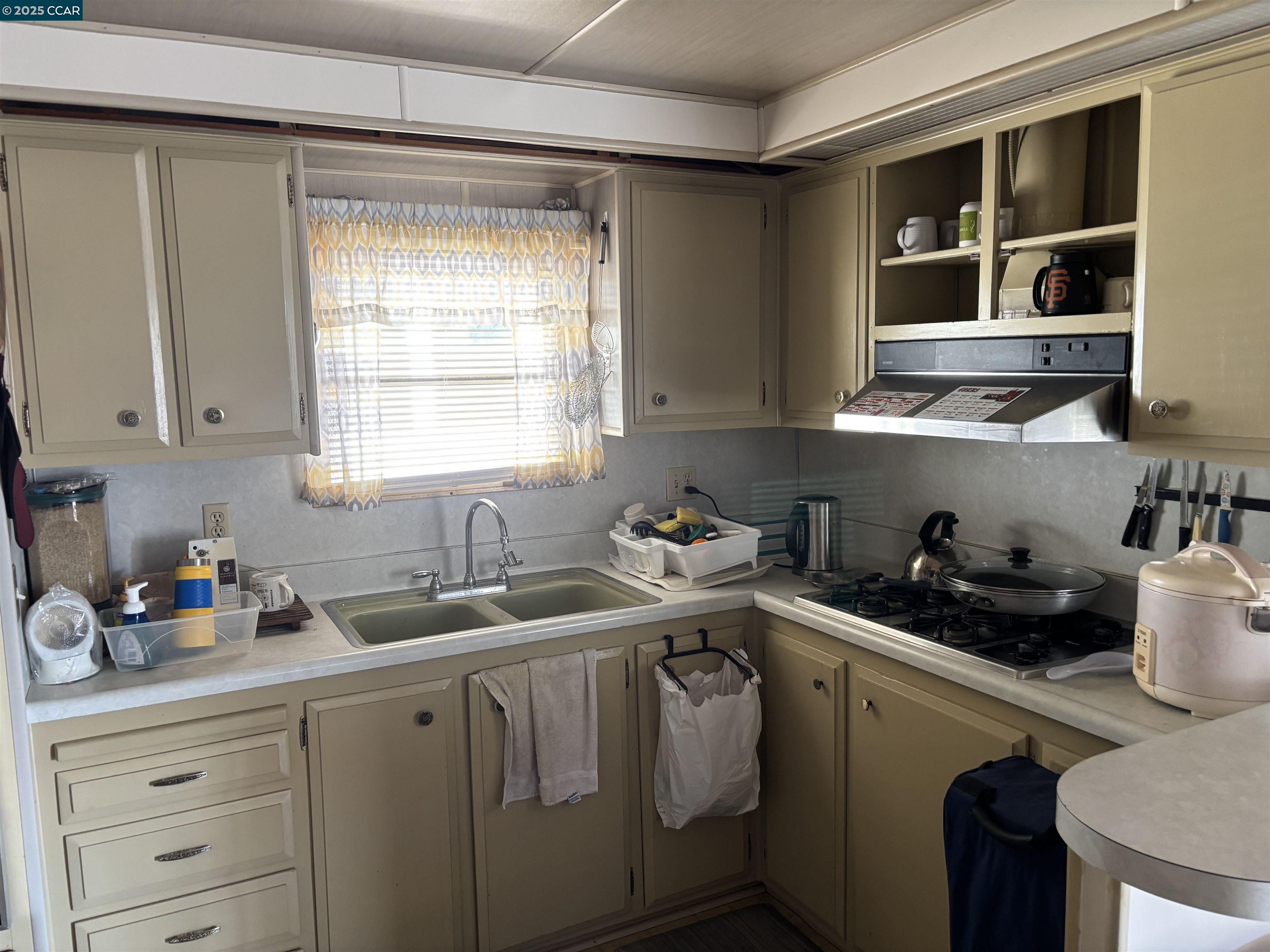 Detail Gallery Image 7 of 12 For 16401 San Pablo #102,  San Pablo,  CA 94806 - 1 Beds | 1 Baths