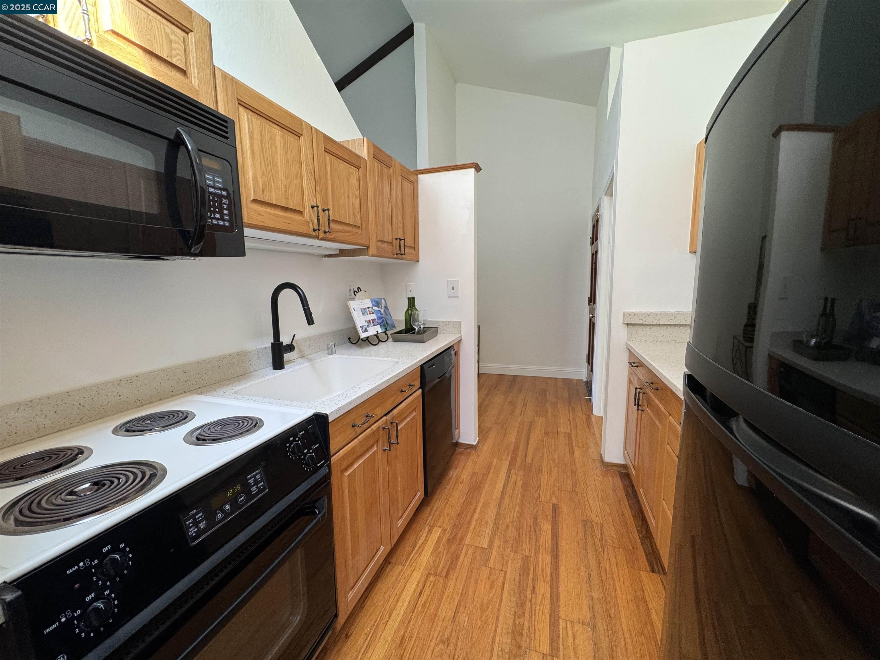 Detail Gallery Image 12 of 21 For 2075 Ascot Dr #221,  Moraga,  CA 94556 - 3 Beds | 2 Baths