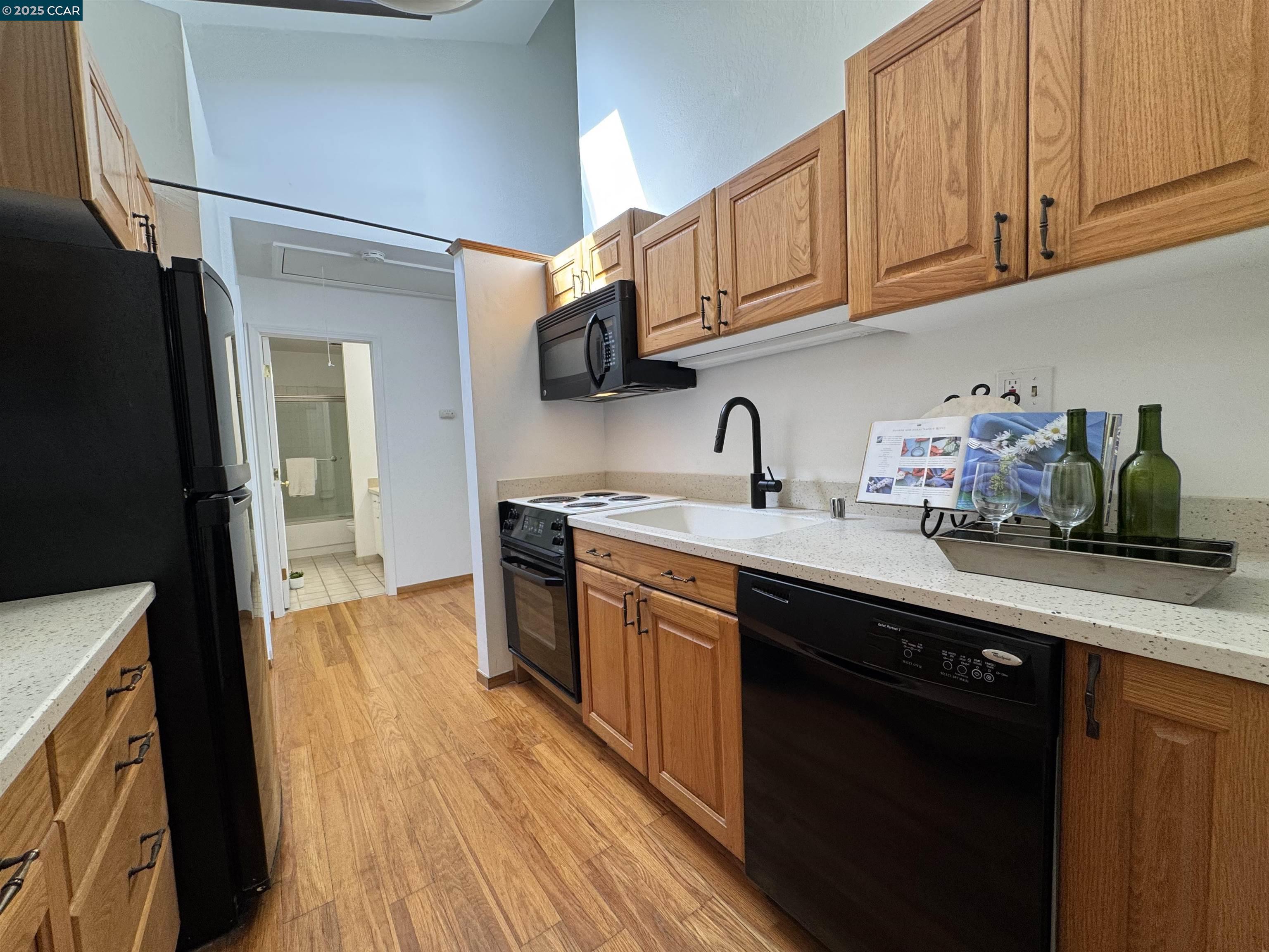 Detail Gallery Image 13 of 21 For 2075 Ascot Dr #221,  Moraga,  CA 94556 - 3 Beds | 2 Baths