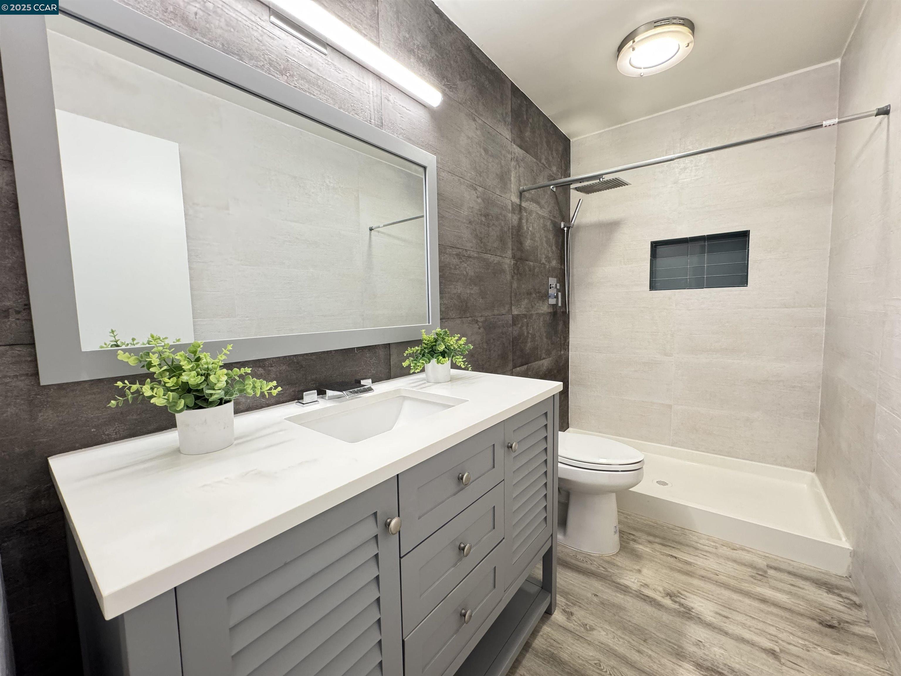 Detail Gallery Image 6 of 21 For 2075 Ascot Dr #221,  Moraga,  CA 94556 - 3 Beds | 2 Baths