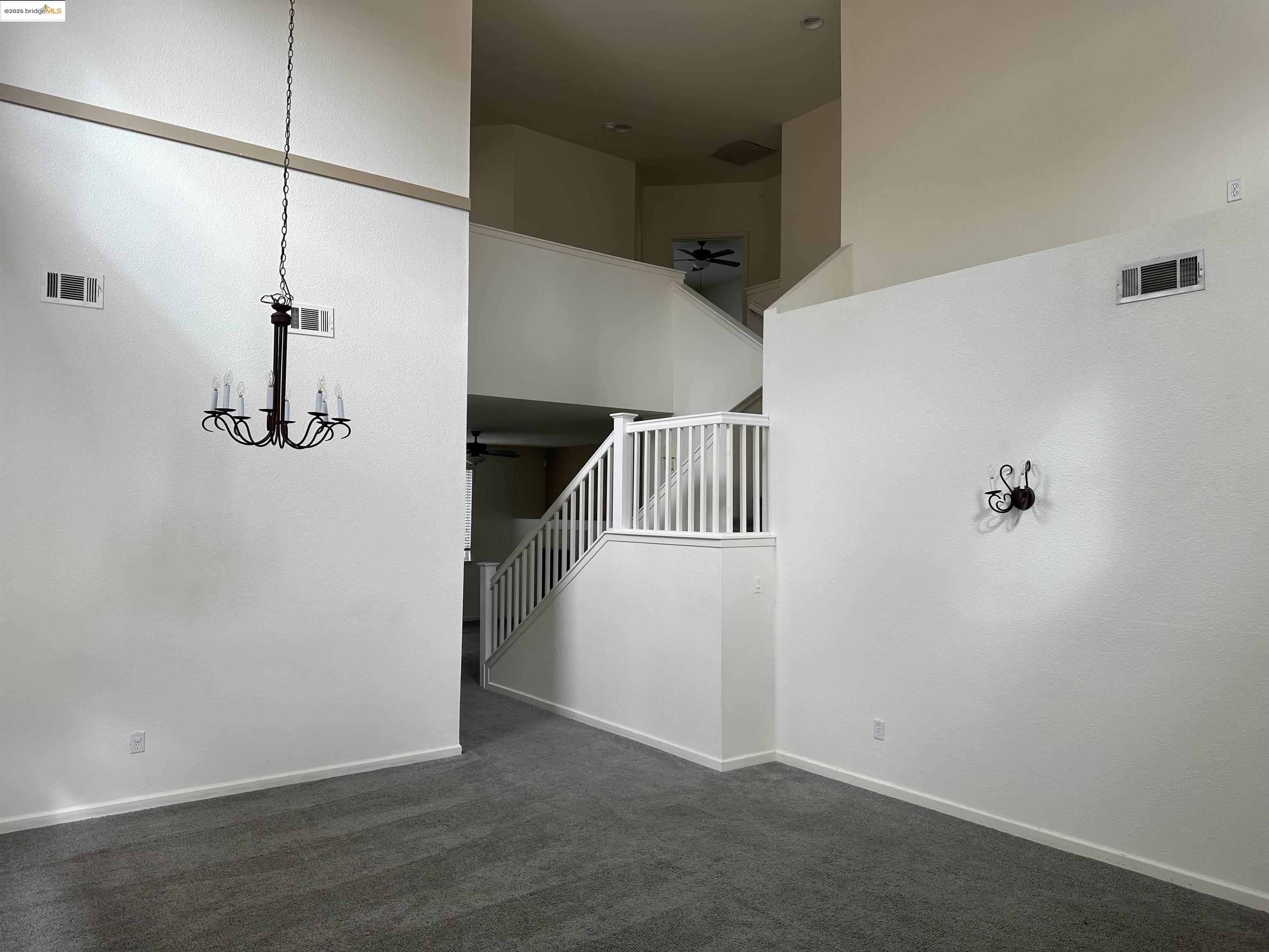 Detail Gallery Image 3 of 16 For 1843 Crown Peak Way, Antioch,  CA 94531-9999 - 4 Beds | 3 Baths