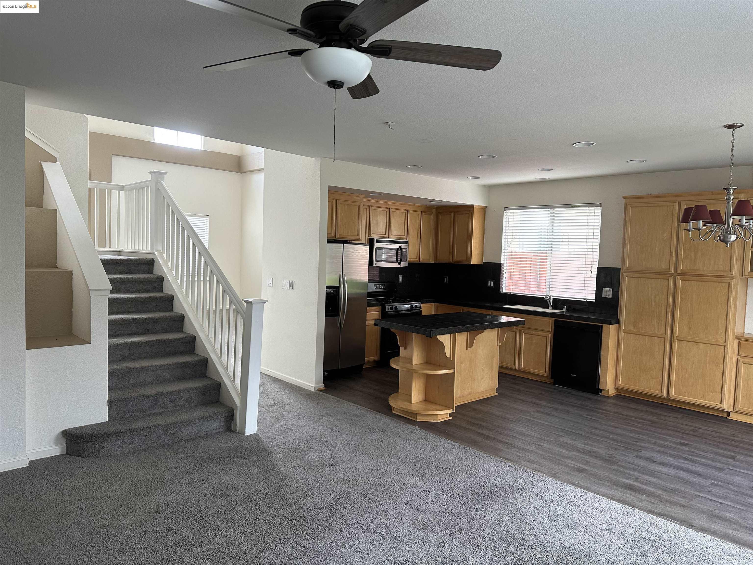 Detail Gallery Image 6 of 16 For 1843 Crown Peak Way, Antioch,  CA 94531-9999 - 4 Beds | 3 Baths
