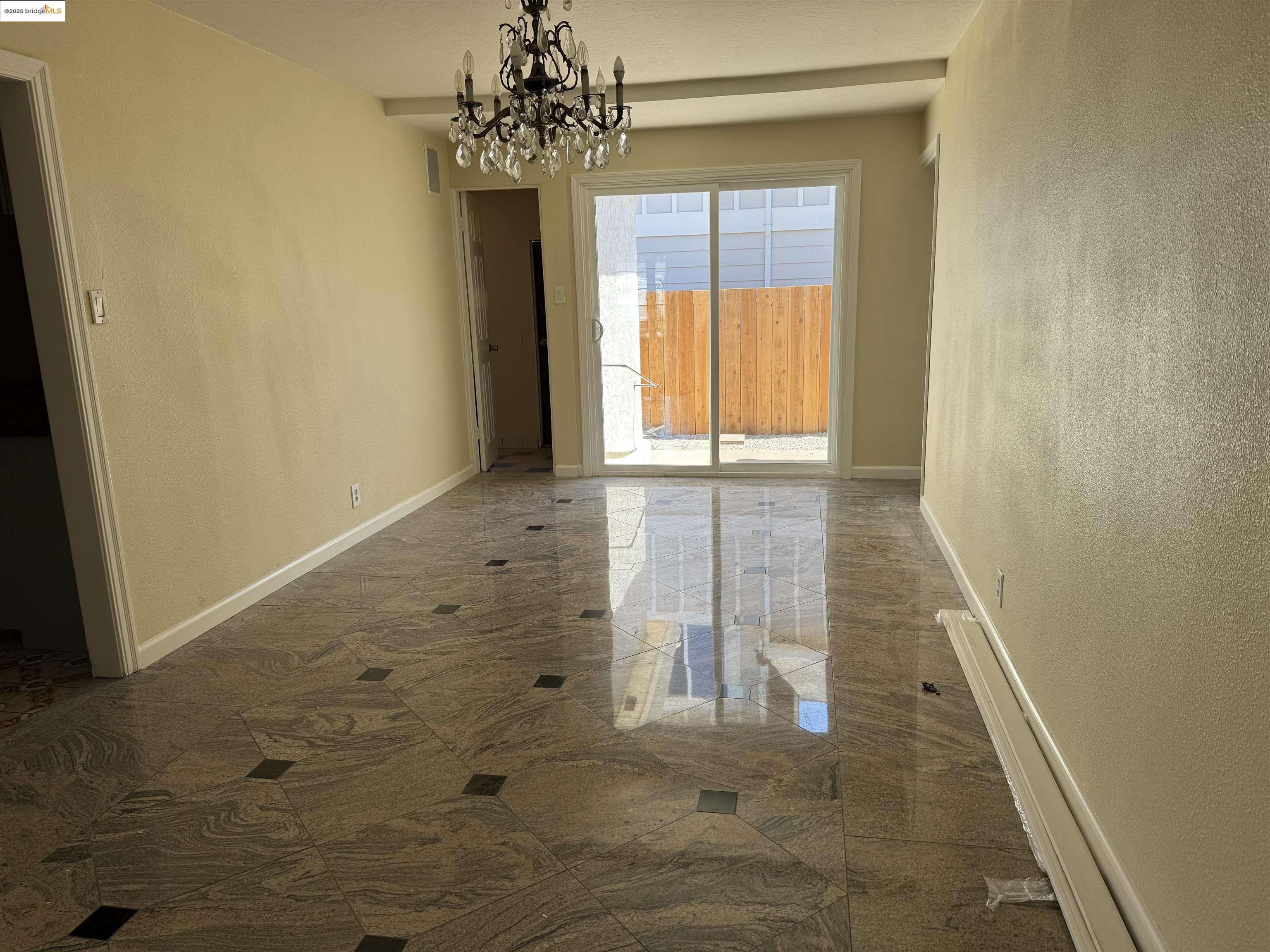 Detail Gallery Image 4 of 11 For 980 Acacia Way, Livermore,  CA 94550-9999 - 3 Beds | 2 Baths