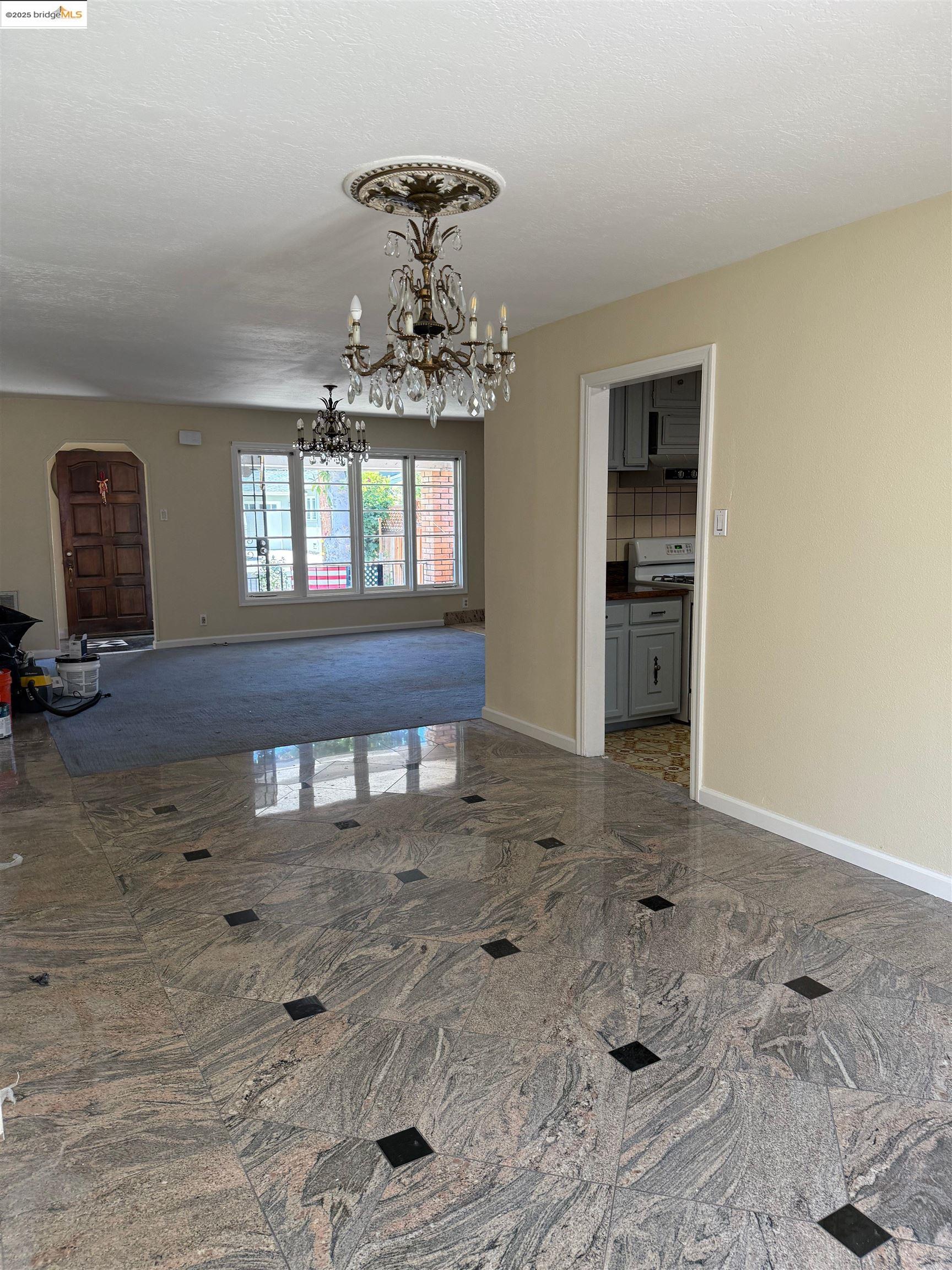 Detail Gallery Image 5 of 11 For 980 Acacia Way, Livermore,  CA 94550-9999 - 3 Beds | 2 Baths