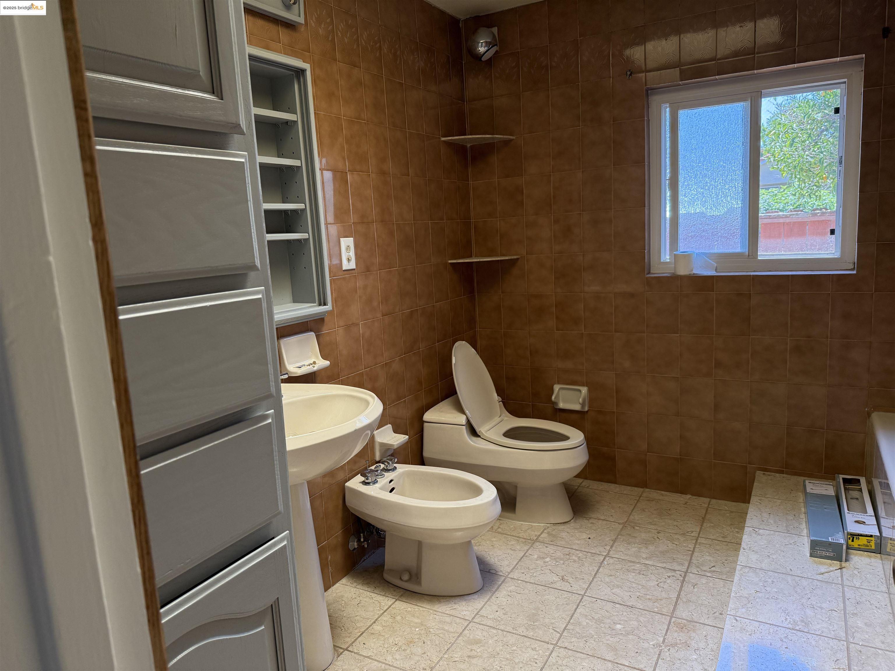 Detail Gallery Image 10 of 11 For 980 Acacia Way, Livermore,  CA 94550-9999 - 3 Beds | 2 Baths