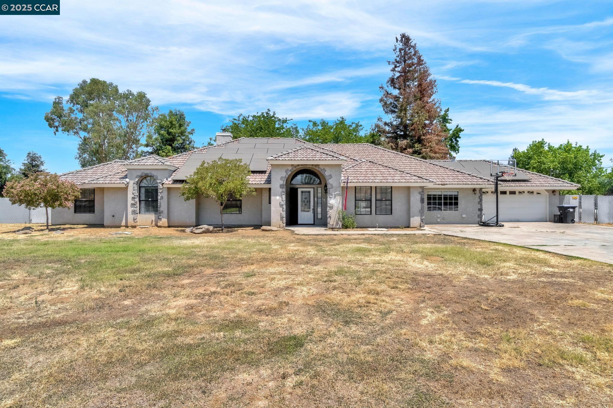 Detail Gallery Image 1 of 52 For 36065 Manon, Madera,  CA 93637 - 5 Beds | 3/1 Baths