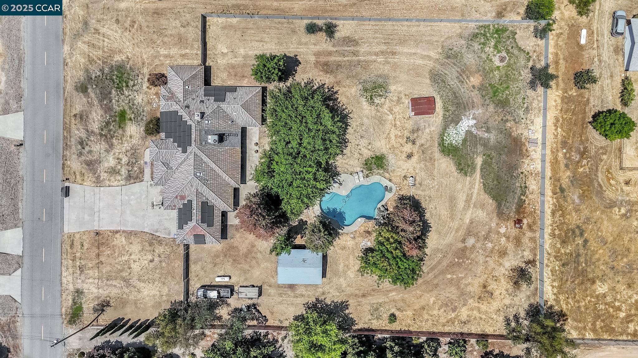 Detail Gallery Image 2 of 52 For 36065 Manon, Madera,  CA 93637 - 5 Beds | 3/1 Baths