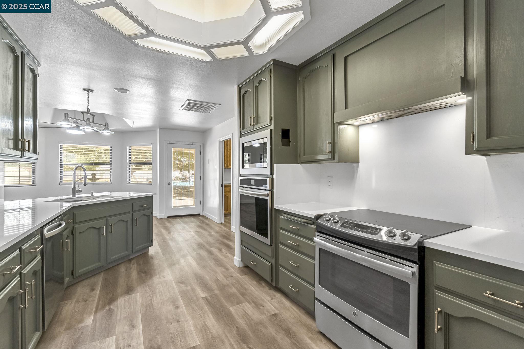 Detail Gallery Image 15 of 52 For 36065 Manon, Madera,  CA 93637 - 5 Beds | 3/1 Baths
