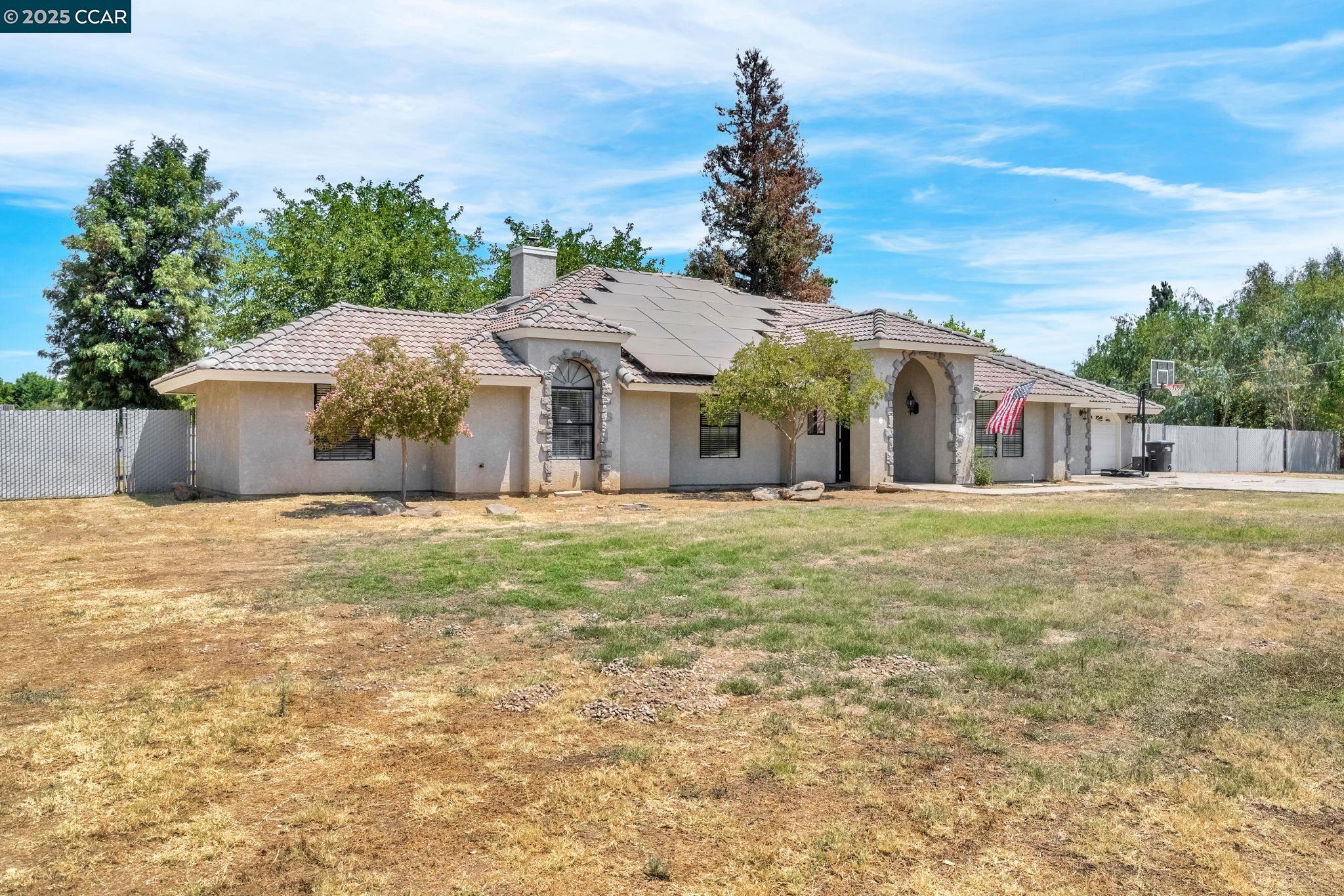 Detail Gallery Image 3 of 52 For 36065 Manon, Madera,  CA 93637 - 5 Beds | 3/1 Baths