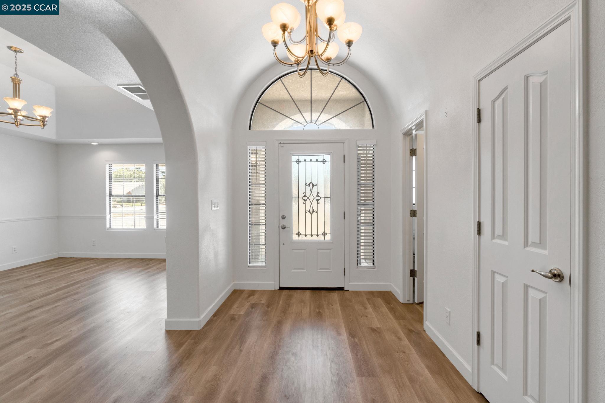 Detail Gallery Image 6 of 52 For 36065 Manon, Madera,  CA 93637 - 5 Beds | 3/1 Baths