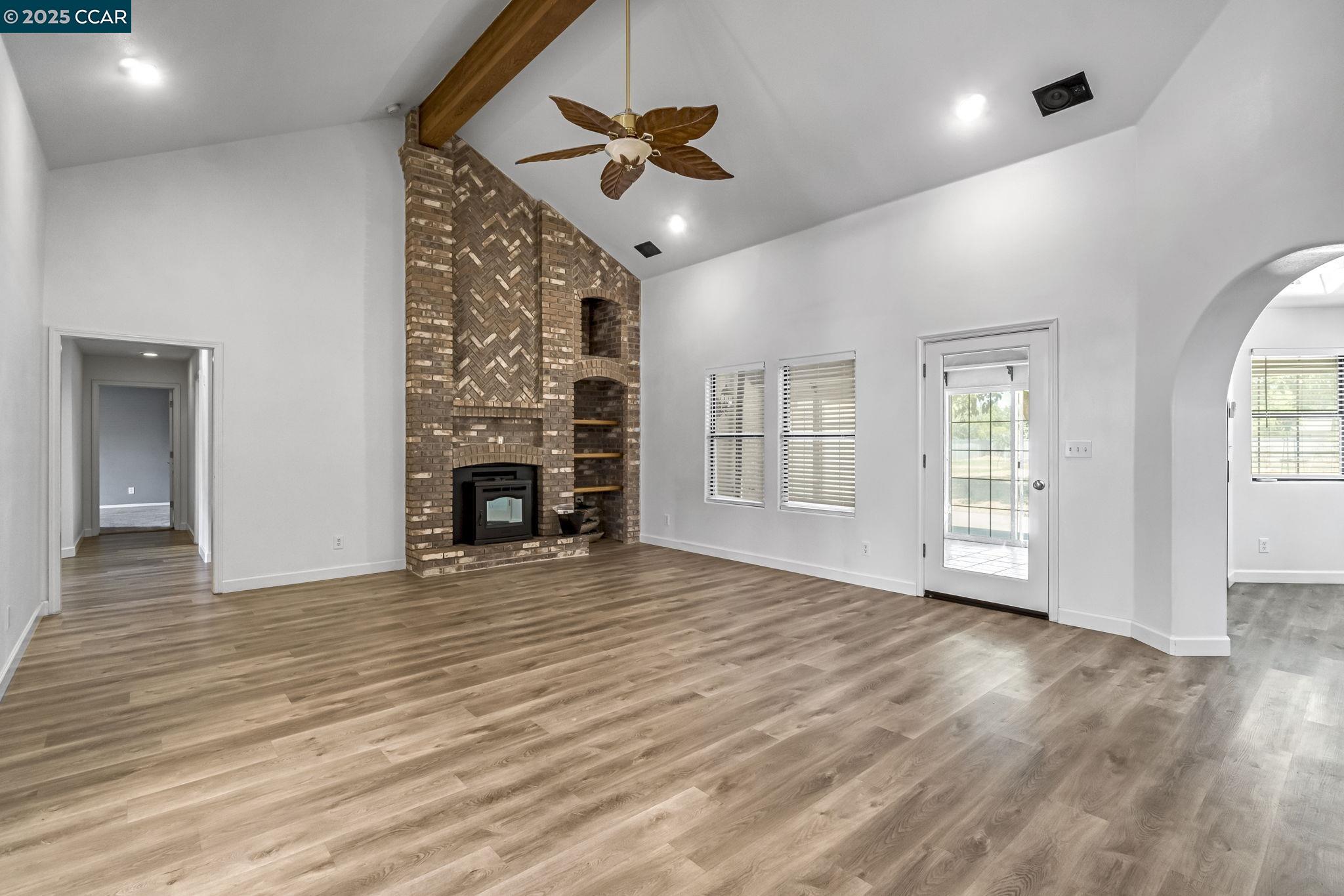 Detail Gallery Image 7 of 52 For 36065 Manon, Madera,  CA 93637 - 5 Beds | 3/1 Baths