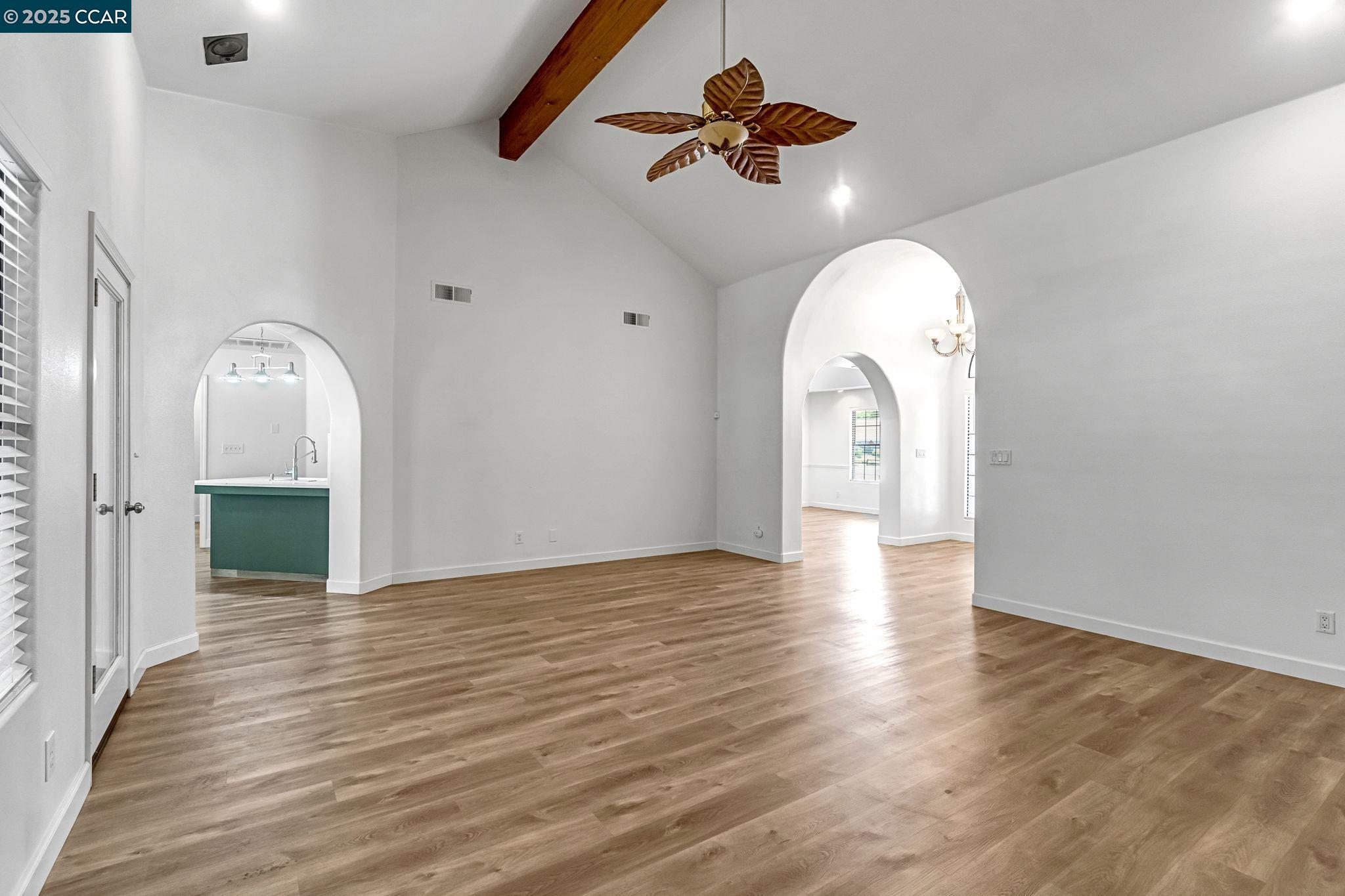 Detail Gallery Image 8 of 52 For 36065 Manon, Madera,  CA 93637 - 5 Beds | 3/1 Baths