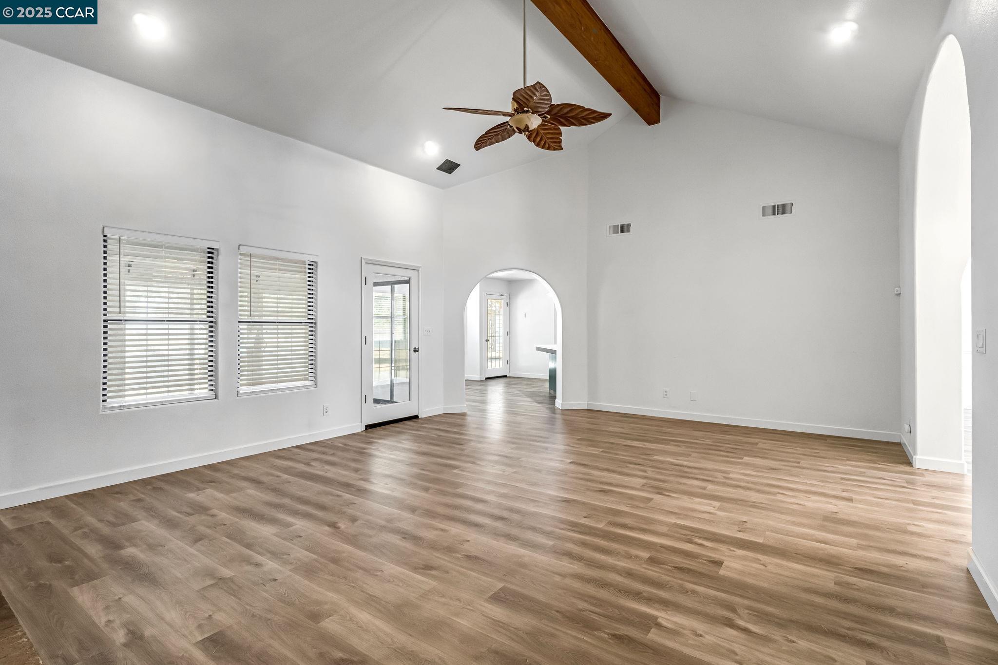 Detail Gallery Image 9 of 52 For 36065 Manon, Madera,  CA 93637 - 5 Beds | 3/1 Baths