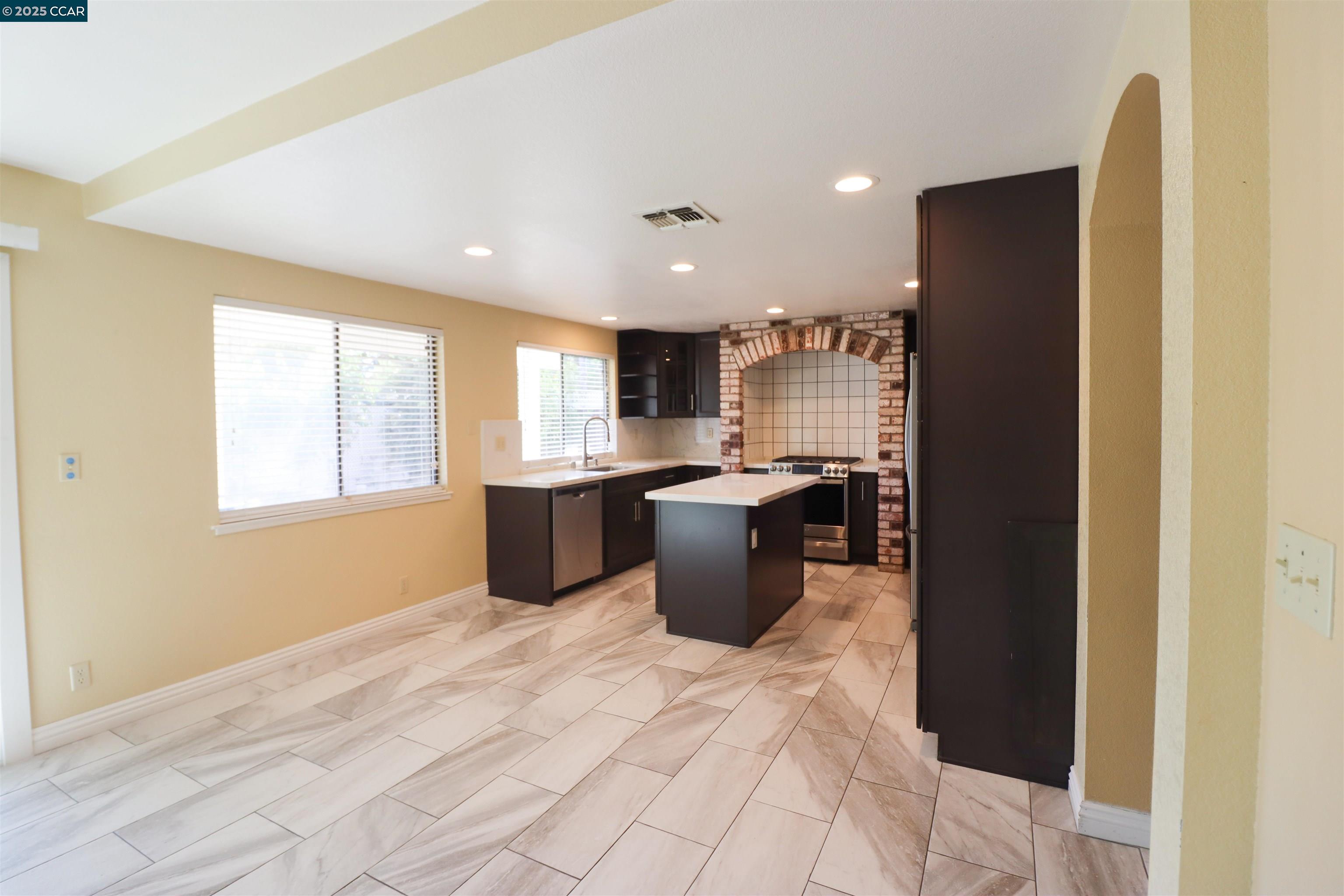 Detail Gallery Image 11 of 30 For 4632 Country Hills Dr, Antioch,  CA 94531 - 5 Beds | 3 Baths