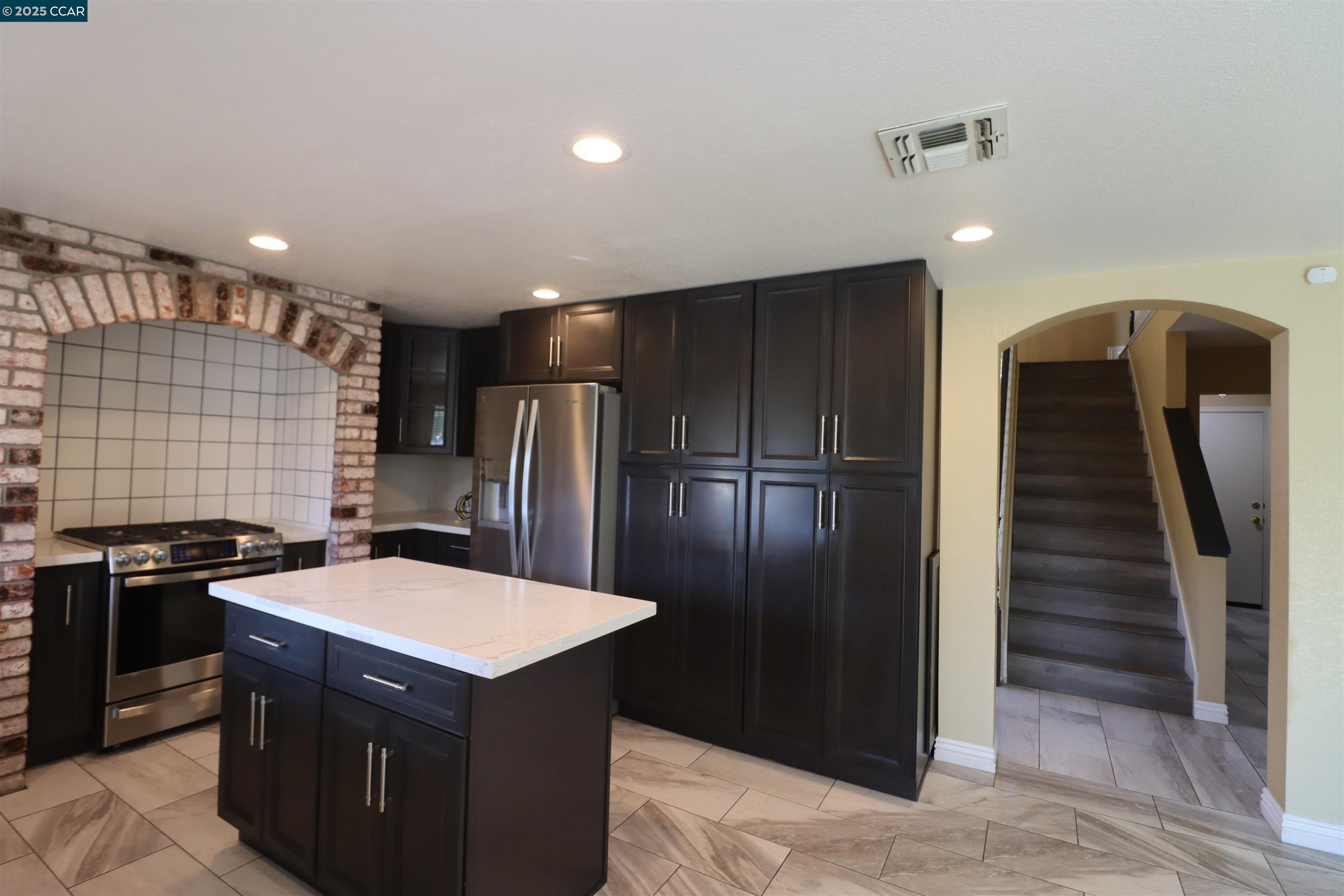 Detail Gallery Image 13 of 30 For 4632 Country Hills Dr, Antioch,  CA 94531 - 5 Beds | 3 Baths
