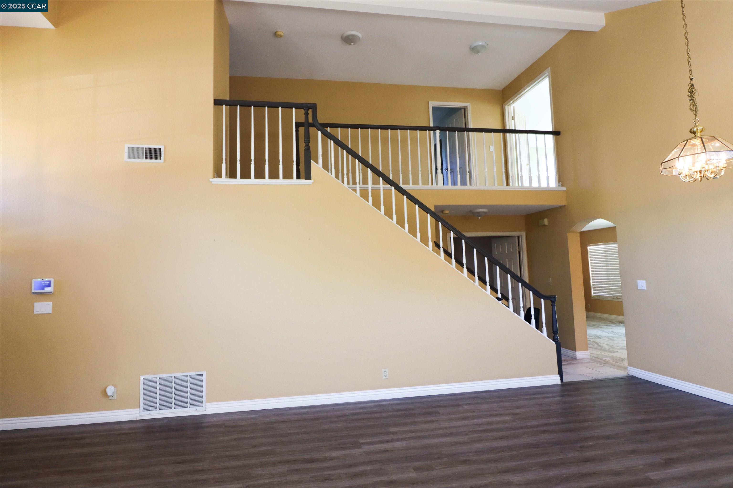 Detail Gallery Image 4 of 30 For 4632 Country Hills Dr, Antioch,  CA 94531 - 5 Beds | 3 Baths