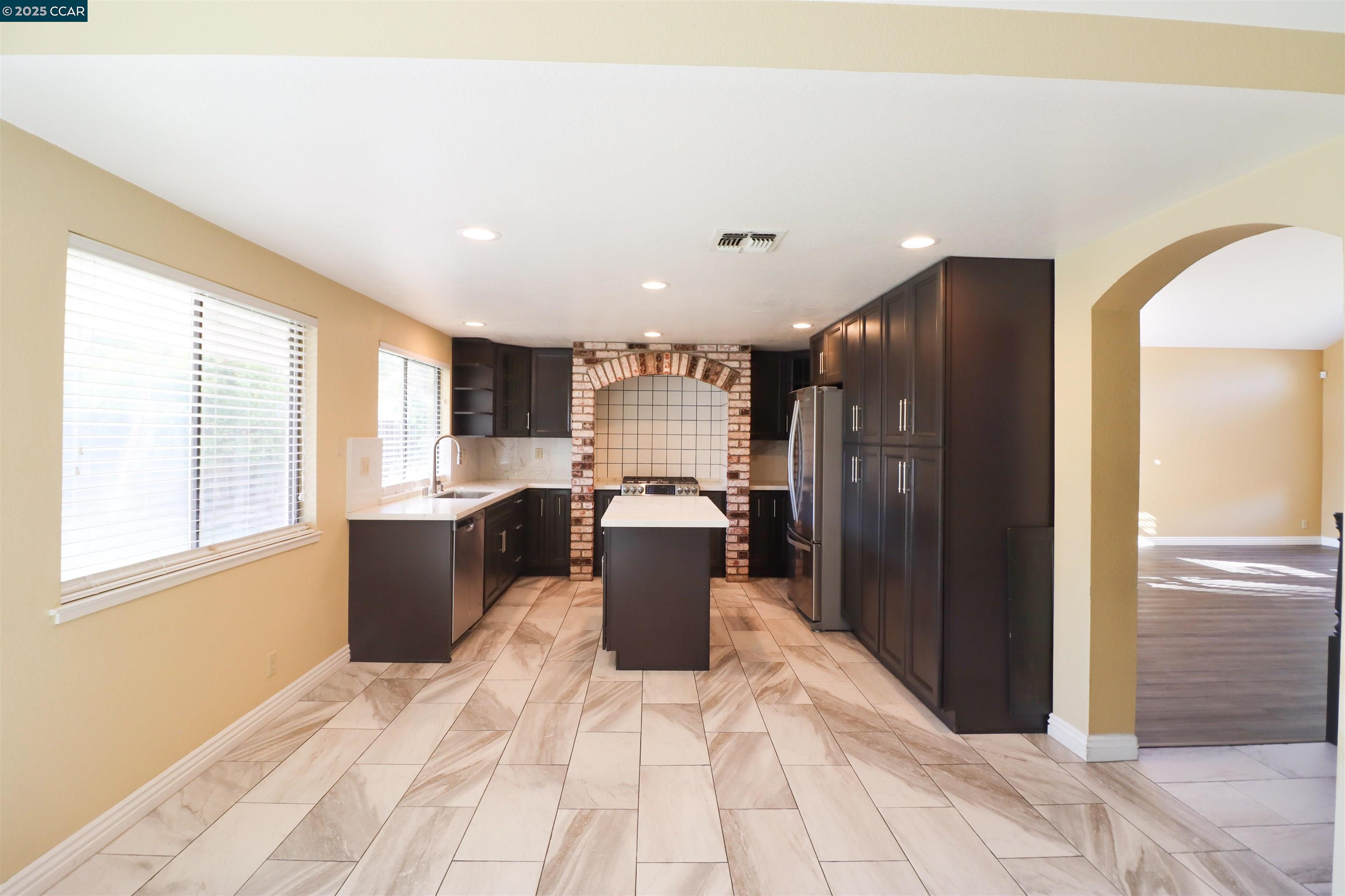 Detail Gallery Image 9 of 30 For 4632 Country Hills Dr, Antioch,  CA 94531 - 5 Beds | 3 Baths
