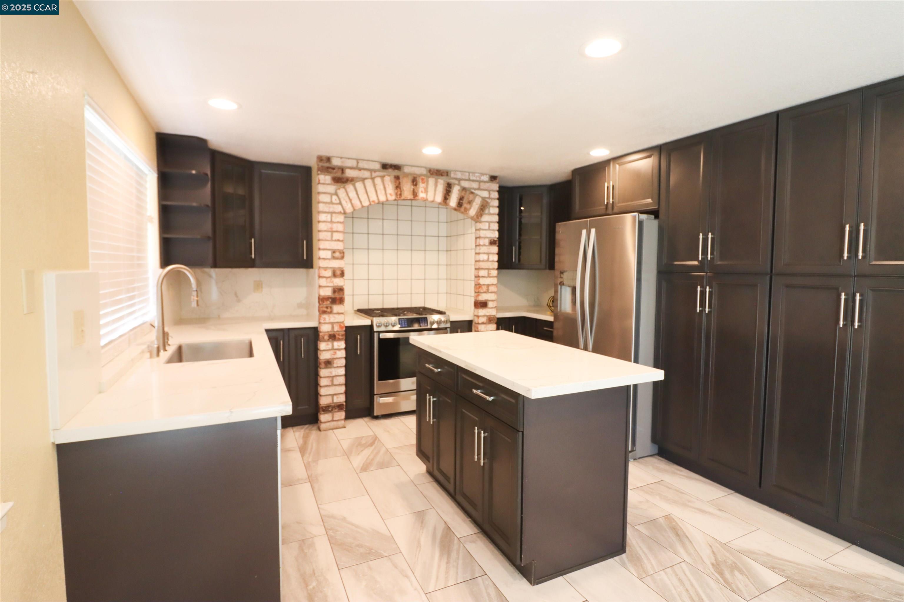 Detail Gallery Image 10 of 30 For 4632 Country Hills Dr, Antioch,  CA 94531 - 5 Beds | 3 Baths
