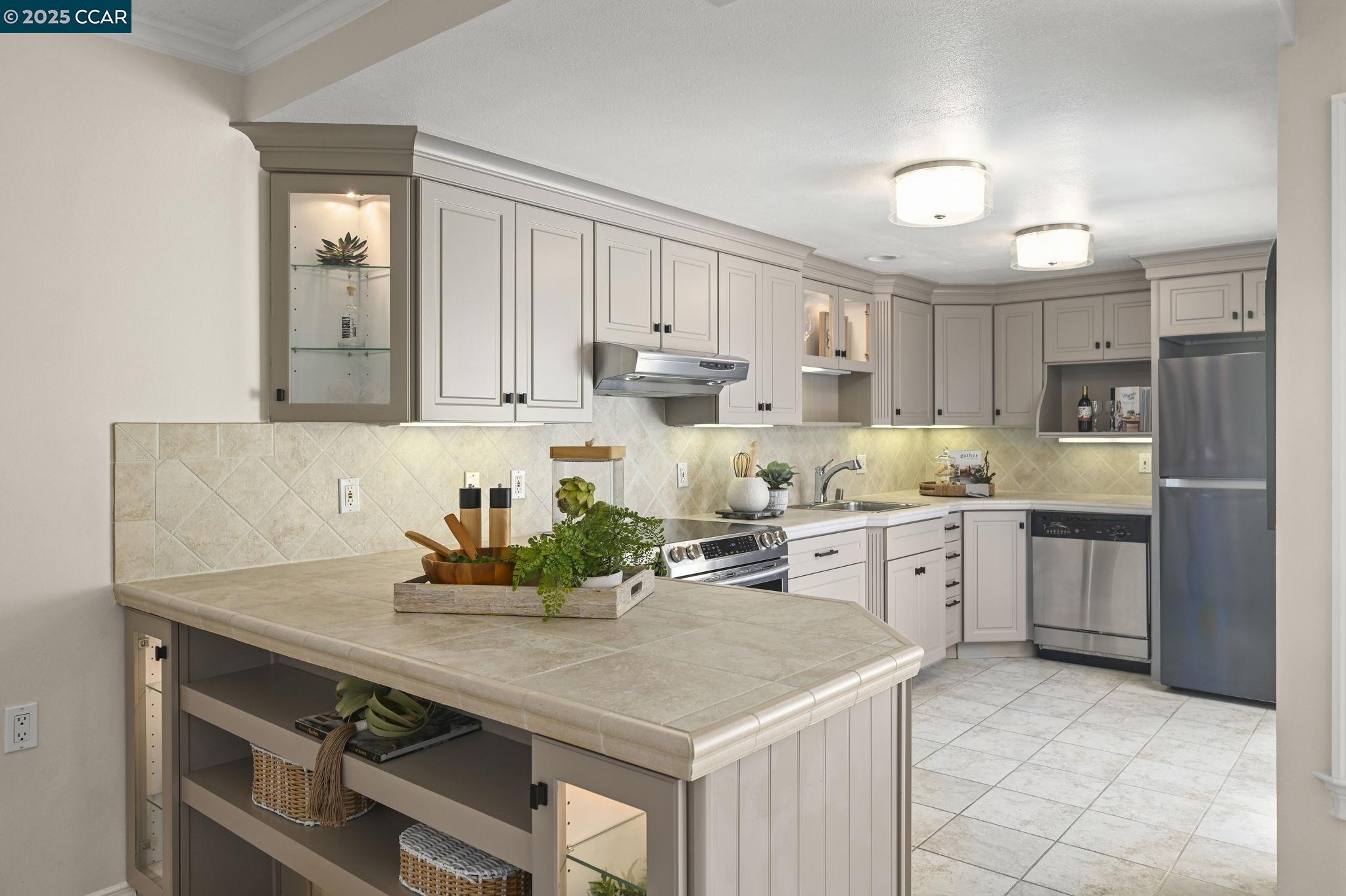 Photo #5: 41105680 Listing 