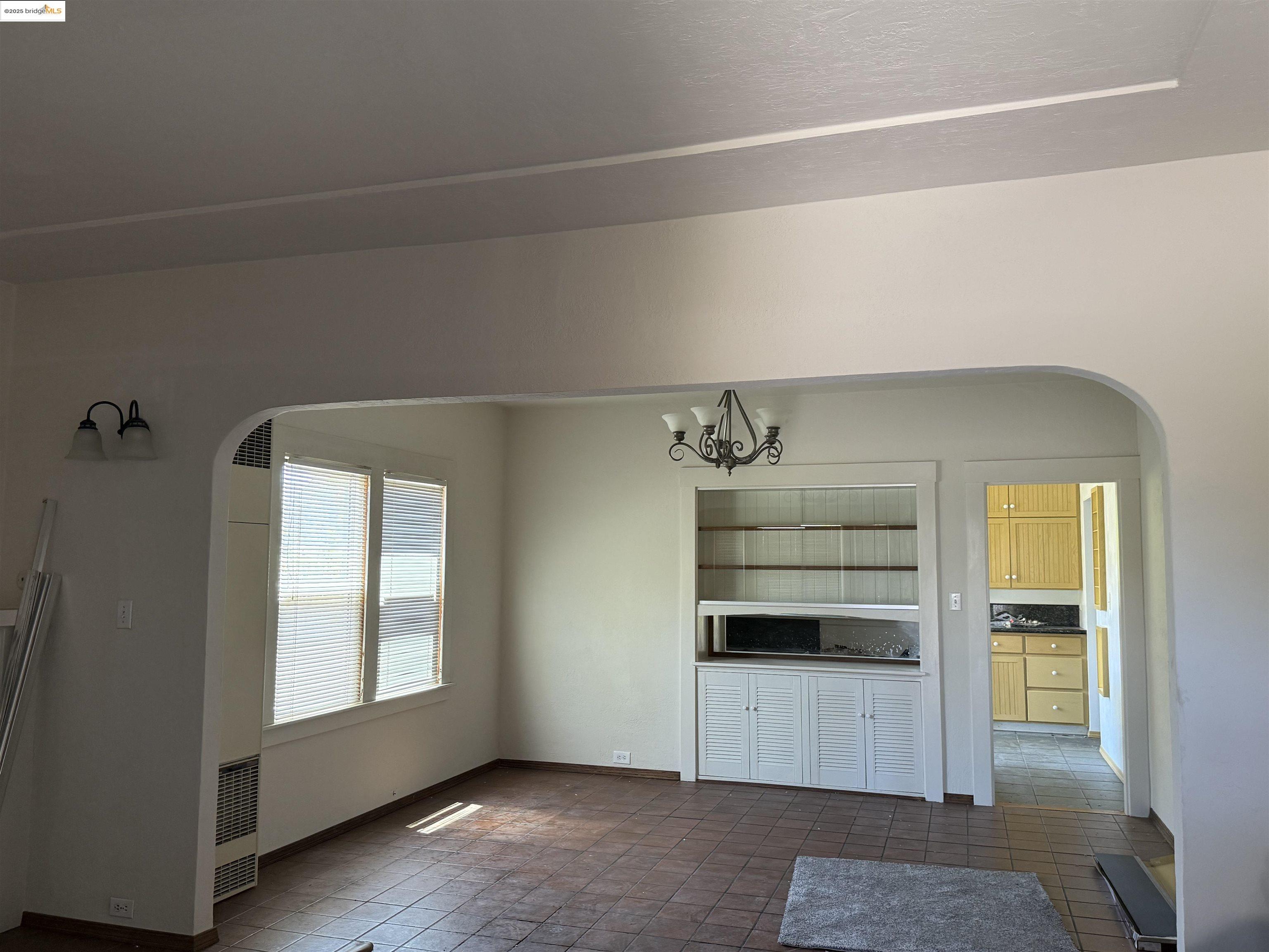 Detail Gallery Image 6 of 9 For 561 Mcleod Street, Livermore,  CA 94550-9999 - 3 Beds | 1 Baths