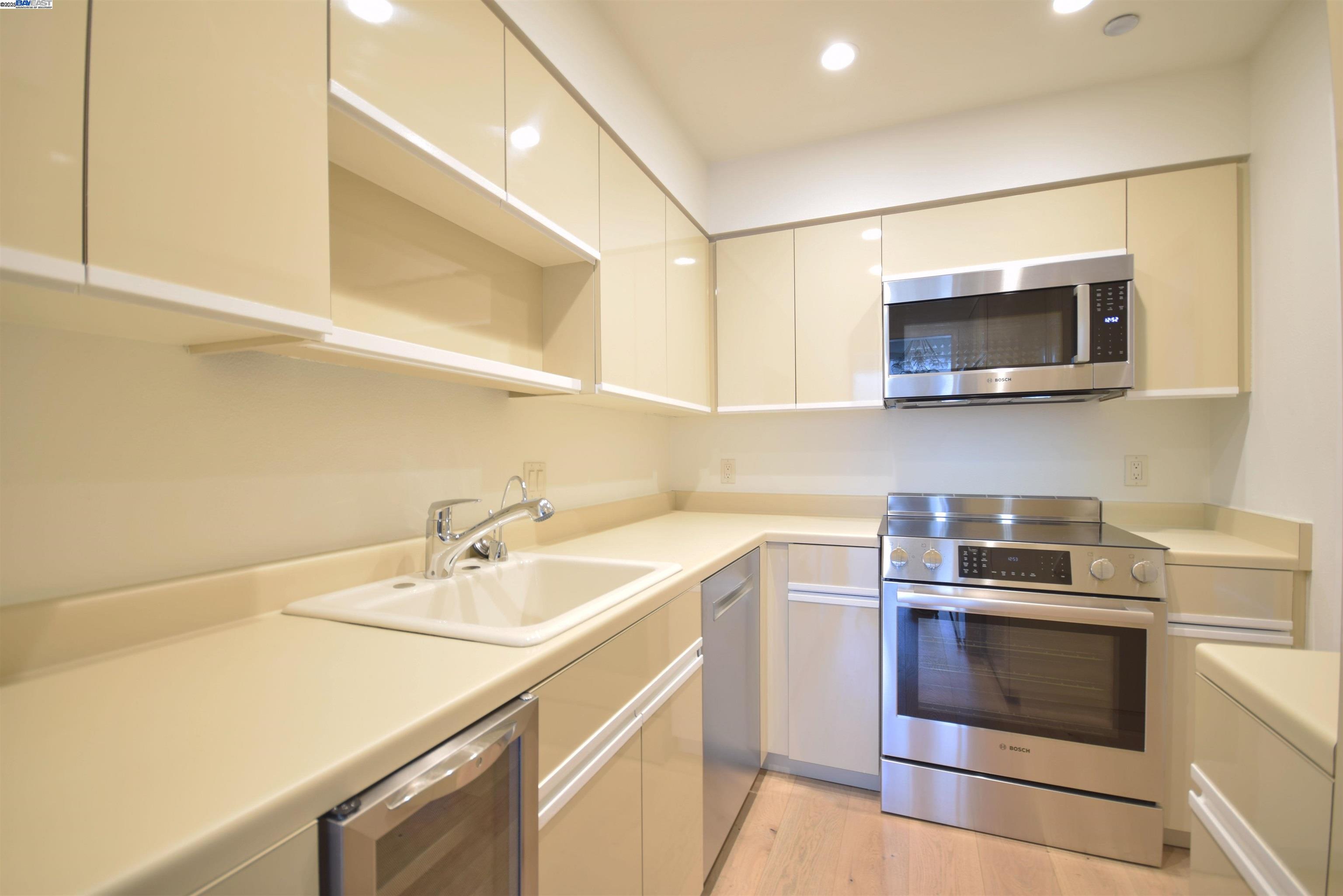 Detail Gallery Image 12 of 41 For 101 Lombard St 109e,  San Francisco,  CA 94111 - 1 Beds | 1/1 Baths