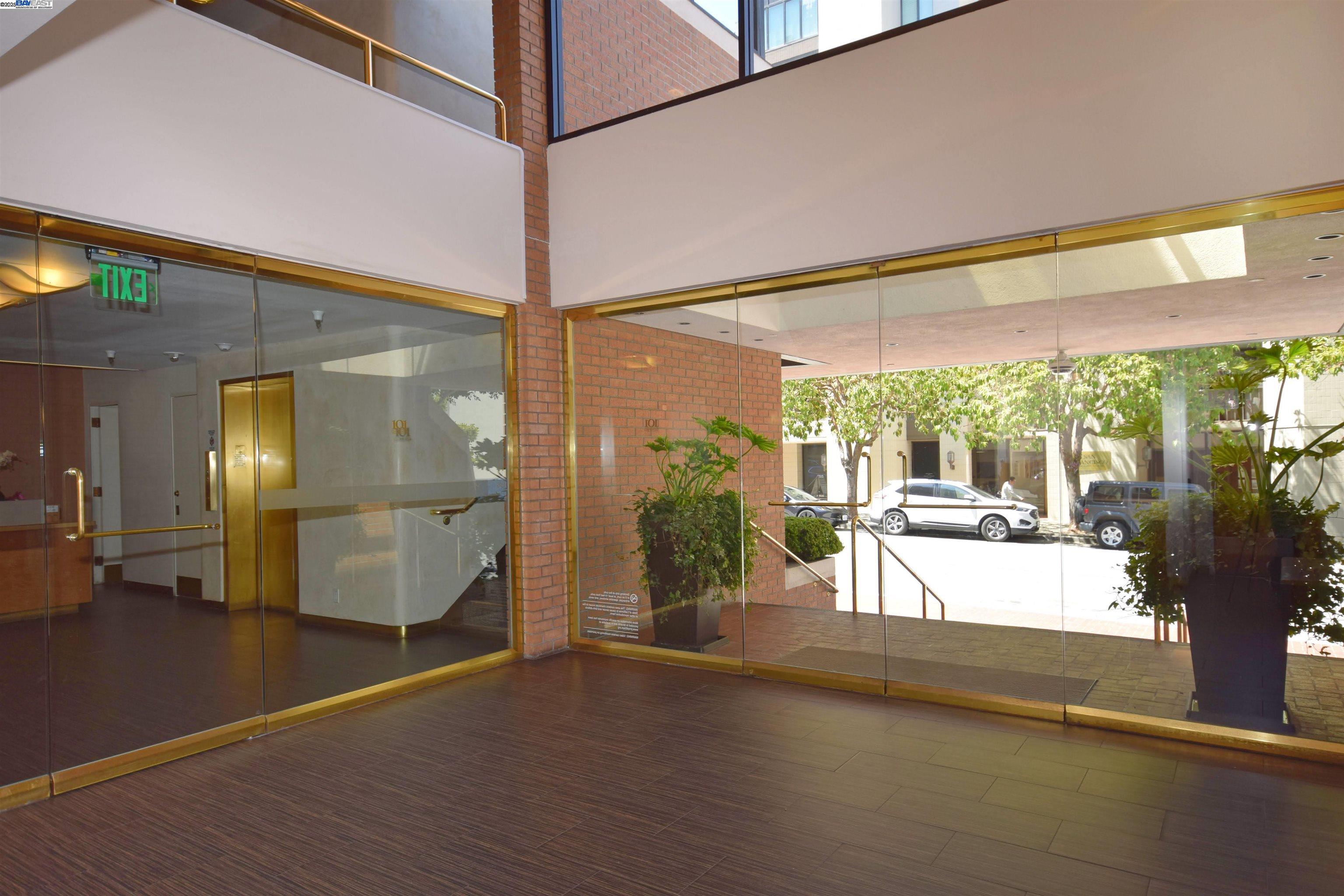 Detail Gallery Image 3 of 41 For 101 Lombard St 109e,  San Francisco,  CA 94111 - 1 Beds | 1/1 Baths