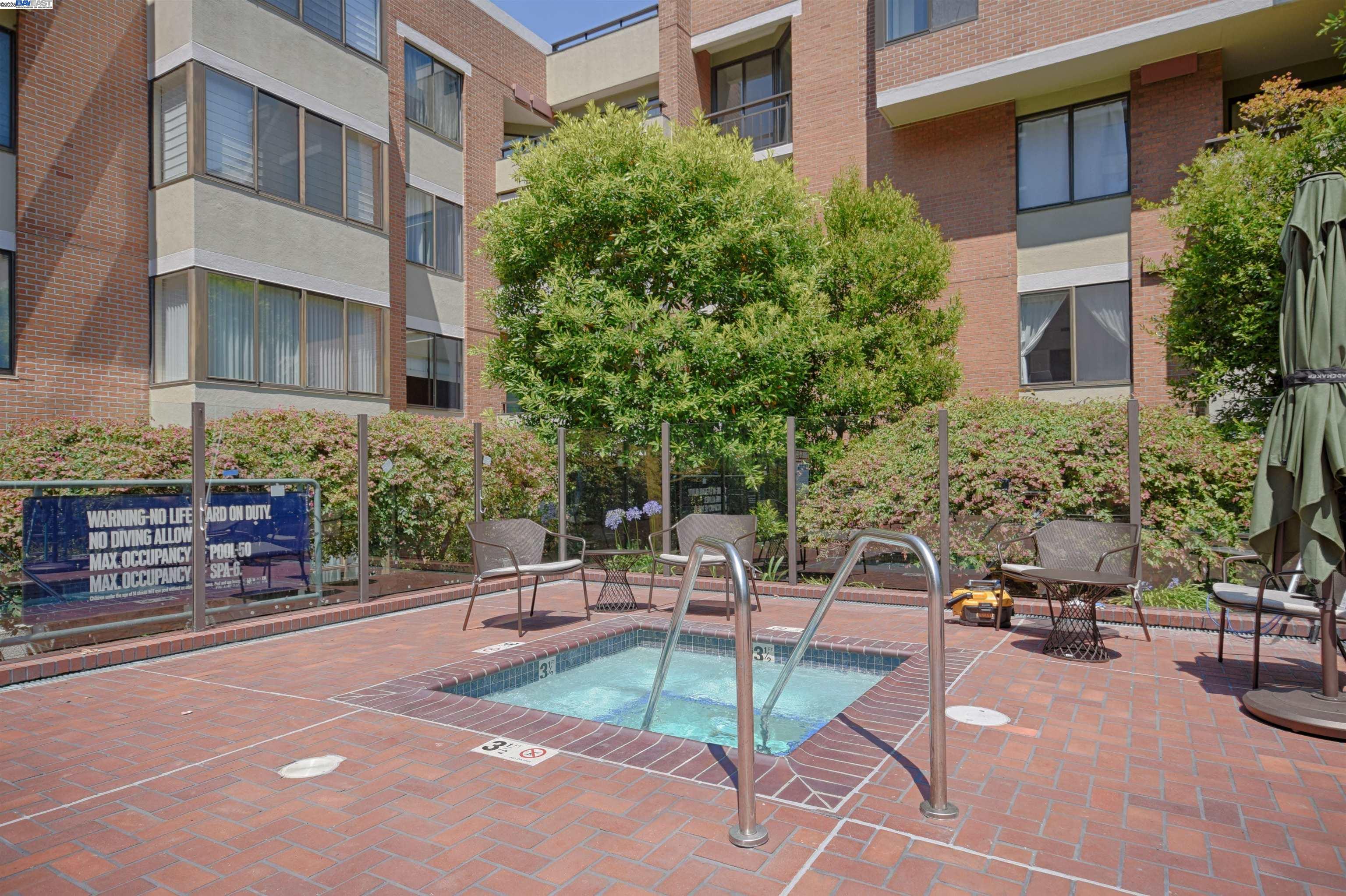 Detail Gallery Image 30 of 41 For 101 Lombard St 109e,  San Francisco,  CA 94111 - 1 Beds | 1/1 Baths